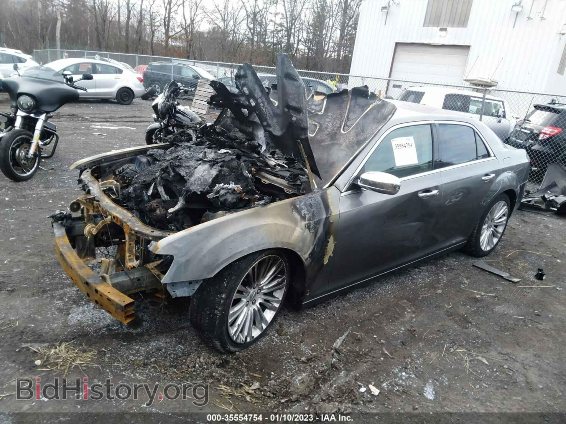 2011 CHRYSLER 300 - VIN: 2C3CA5CG5BH580235 - Фото 2