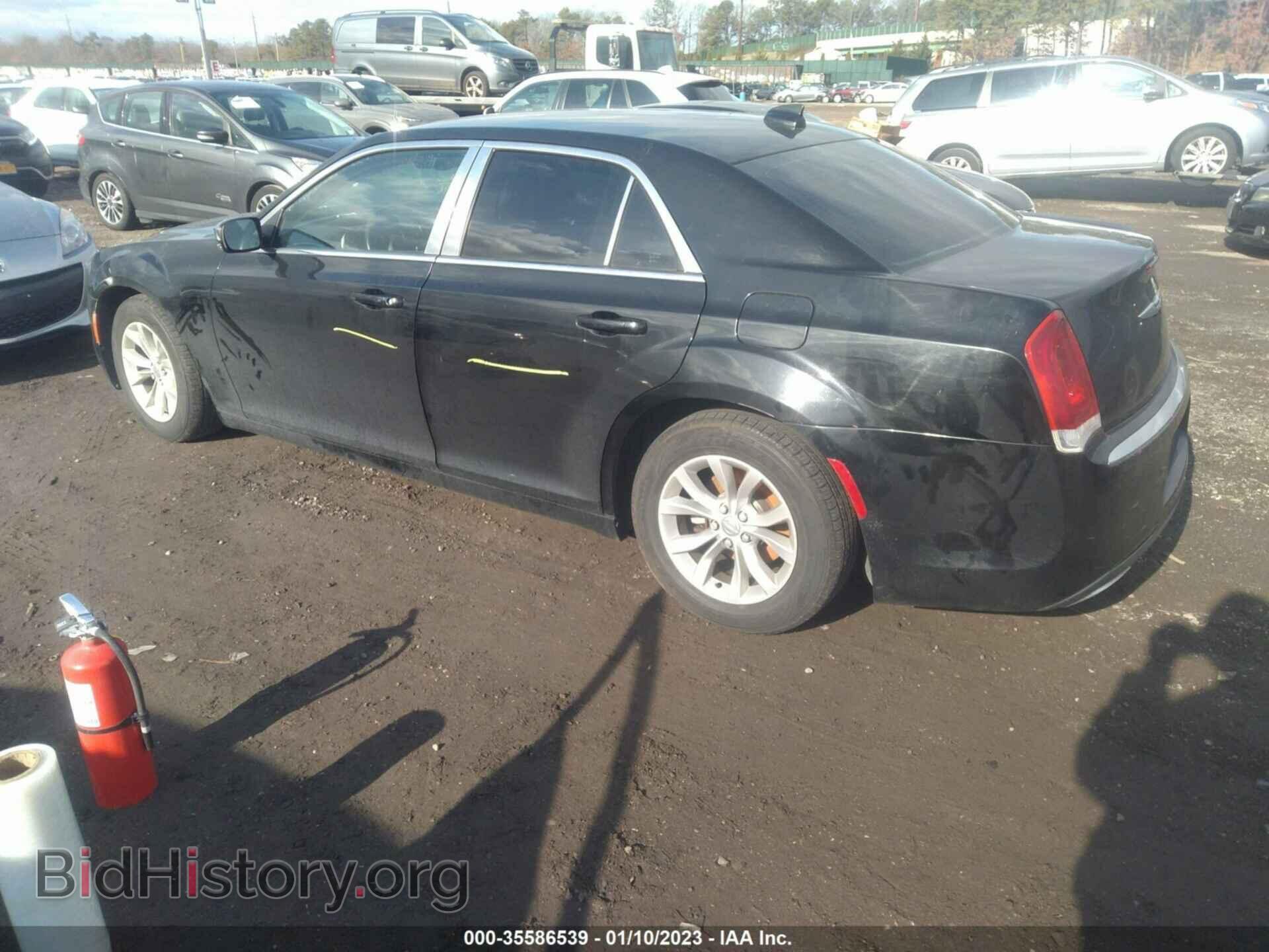 2015 CHRYSLER 300 - VIN: 2C3CCAAG1FH881810 - Фото 3