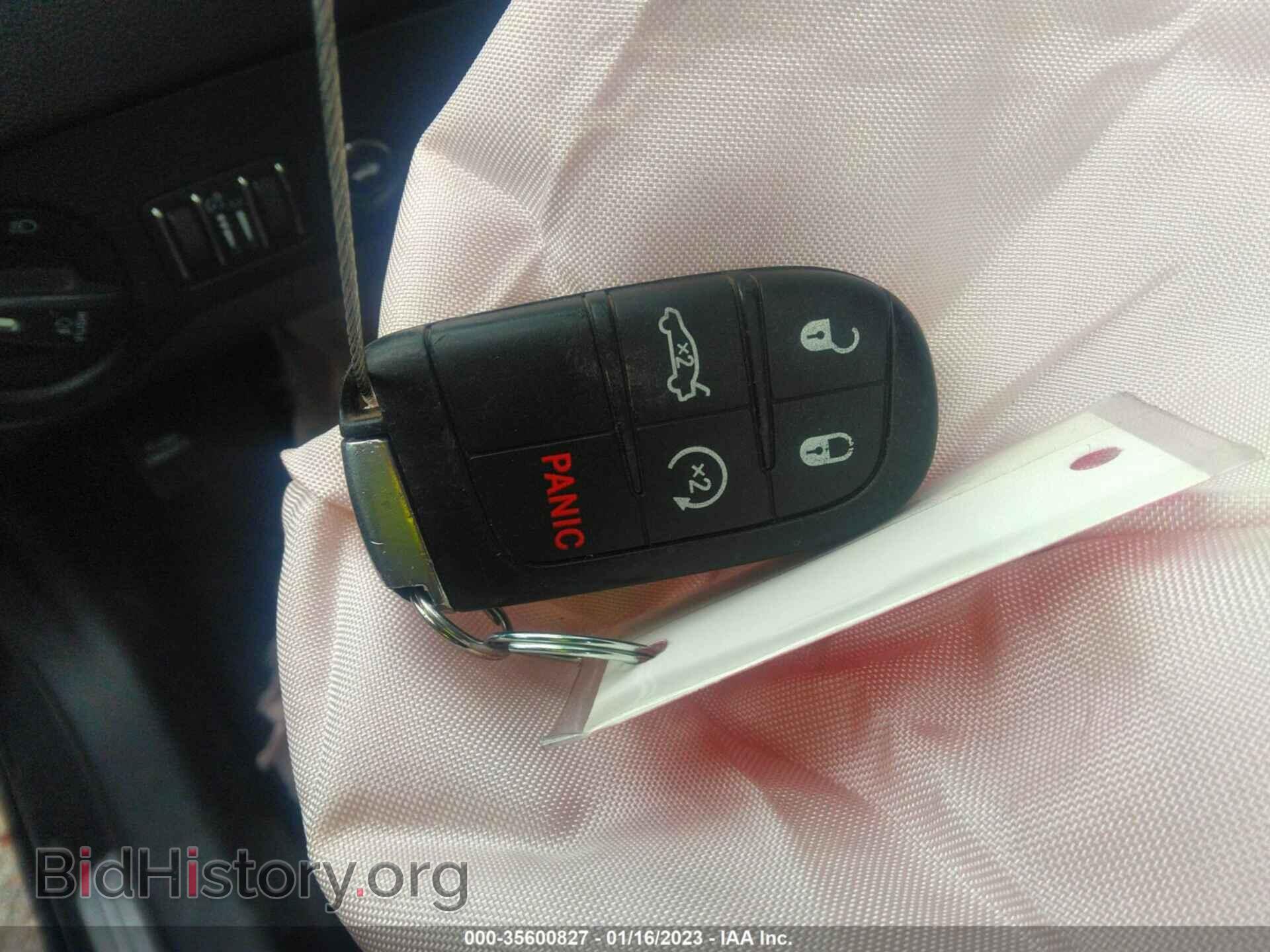2014 CHRYSLER 300 - VIN: 2C3CCAET7EH382824 - Фото 11