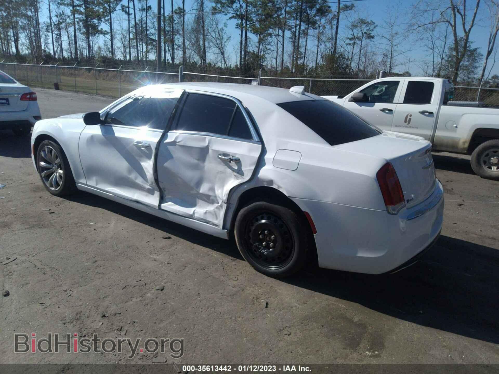 2019 CHRYSLER 300 - VIN: 2C3CCAEG7KH528220 - Фото 3