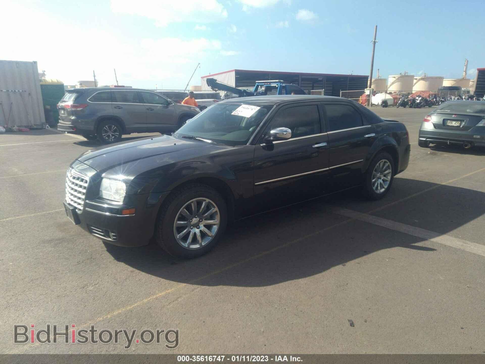 2010 CHRYSLER 300 - VIN: 2C3CA5CV5AH265609 - Фото 2