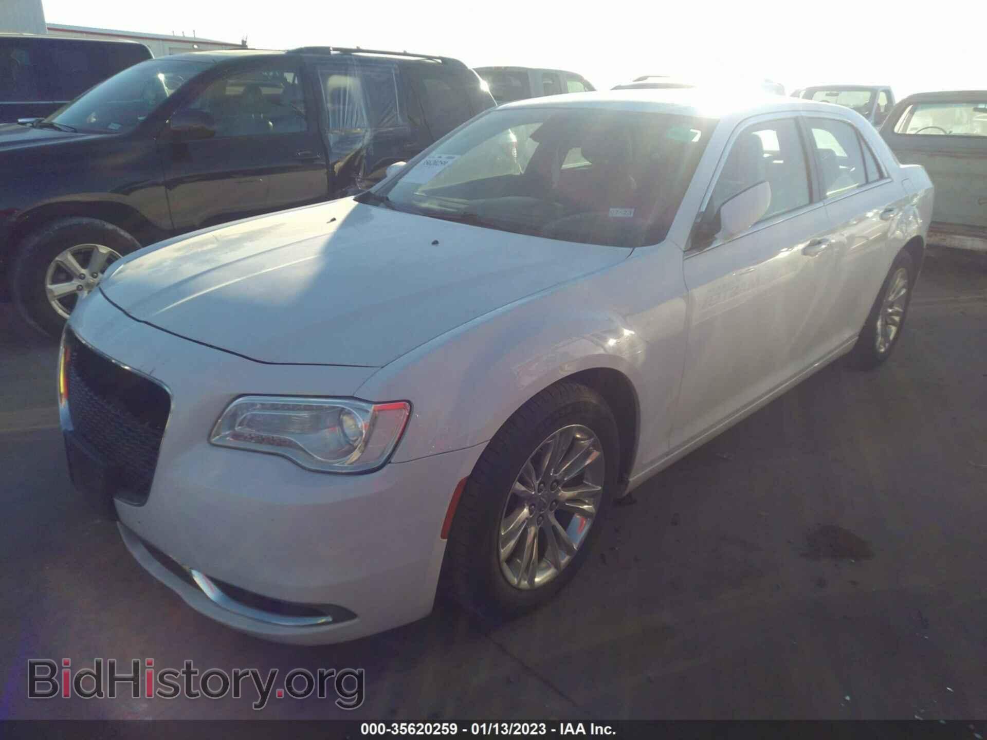 2017 CHRYSLER 300 - VIN: 2C3CCAAG5HH662254 - Фото 2