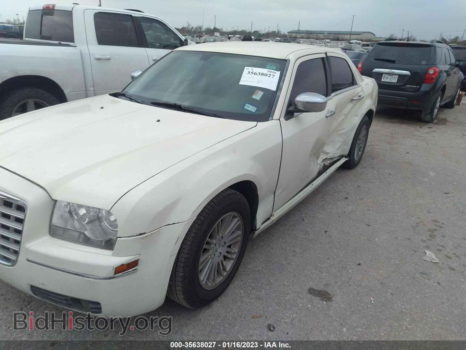 2010 CHRYSLER 300 - VIN: 2C3CA4CD8AH329739 - Фото 2