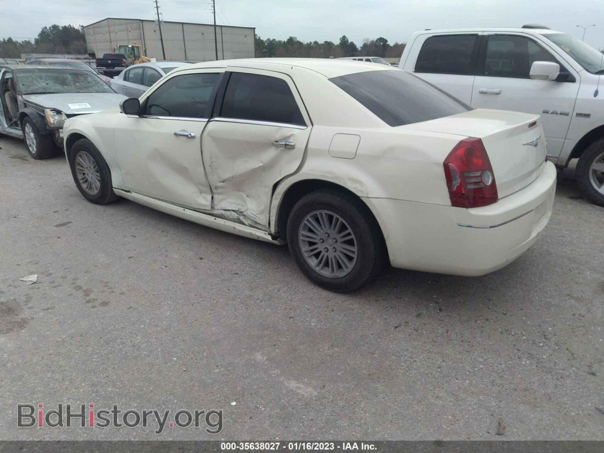 2010 CHRYSLER 300 - VIN: 2C3CA4CD8AH329739 - Фото 3