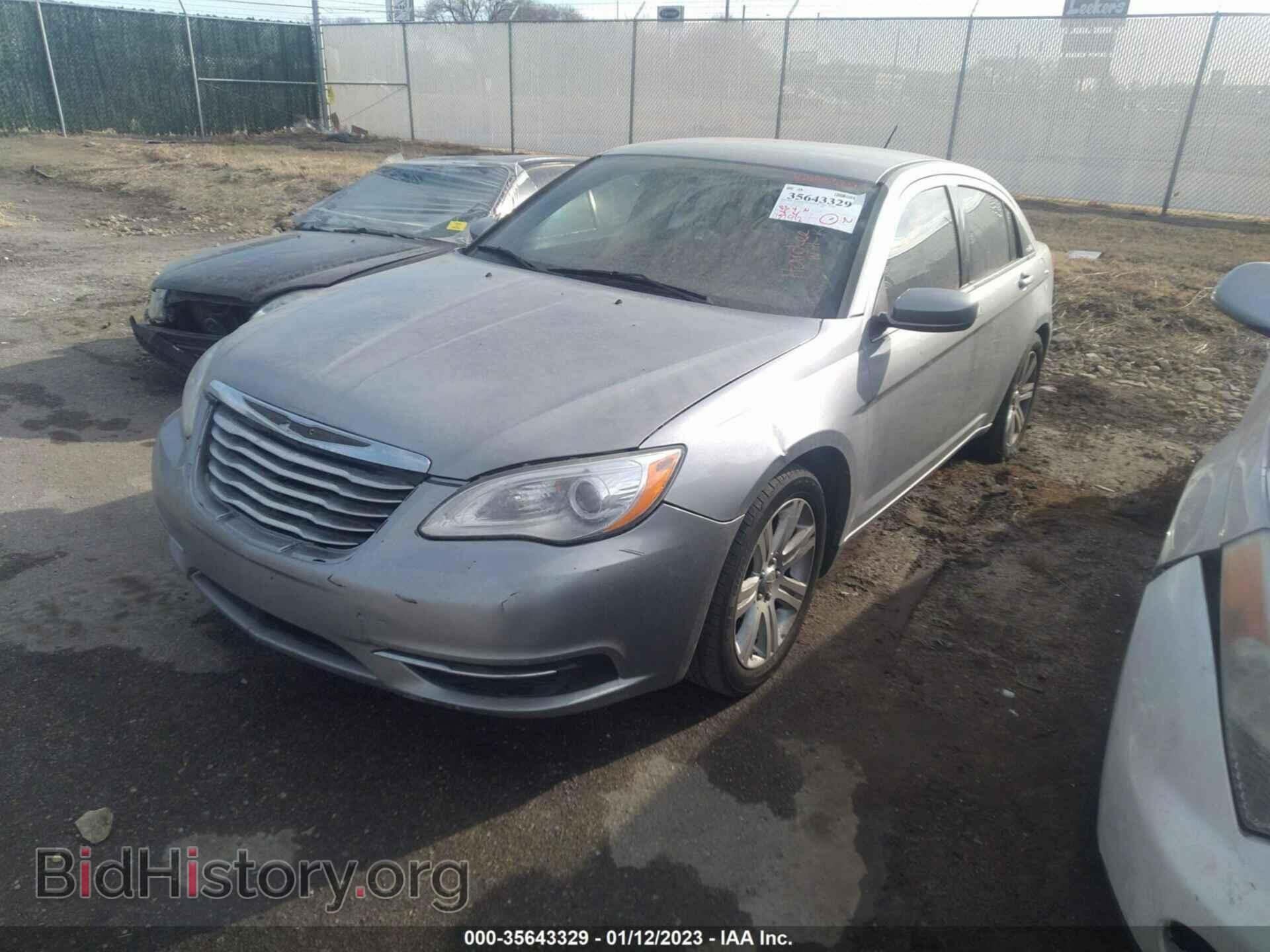 2013 CHRYSLER 200 - VIN: 1C3CCBAB4DN698397 - Фото 2