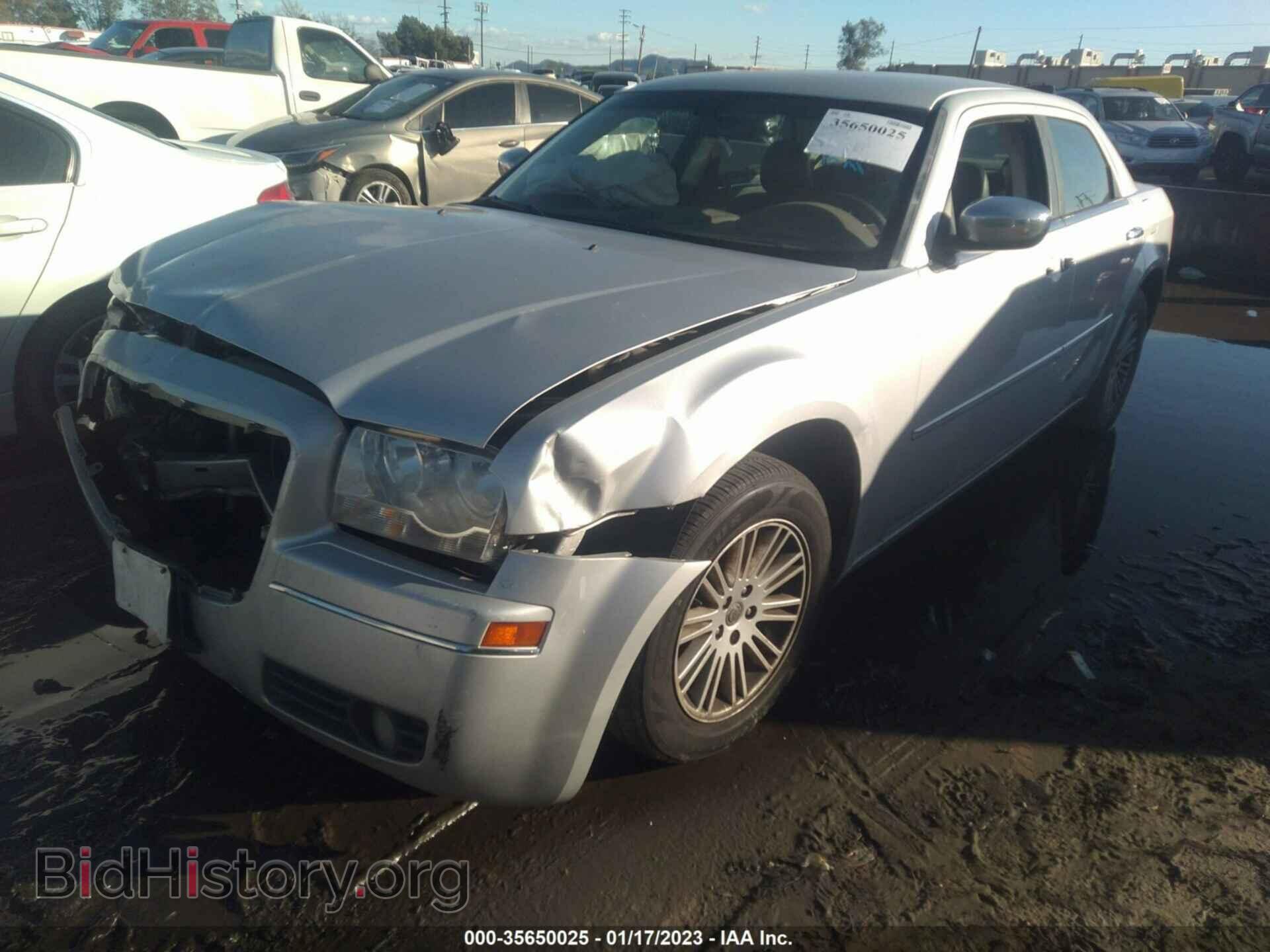 2010 CHRYSLER 300 - VIN: 2C3CA5CV8AH212807 - Фото 2