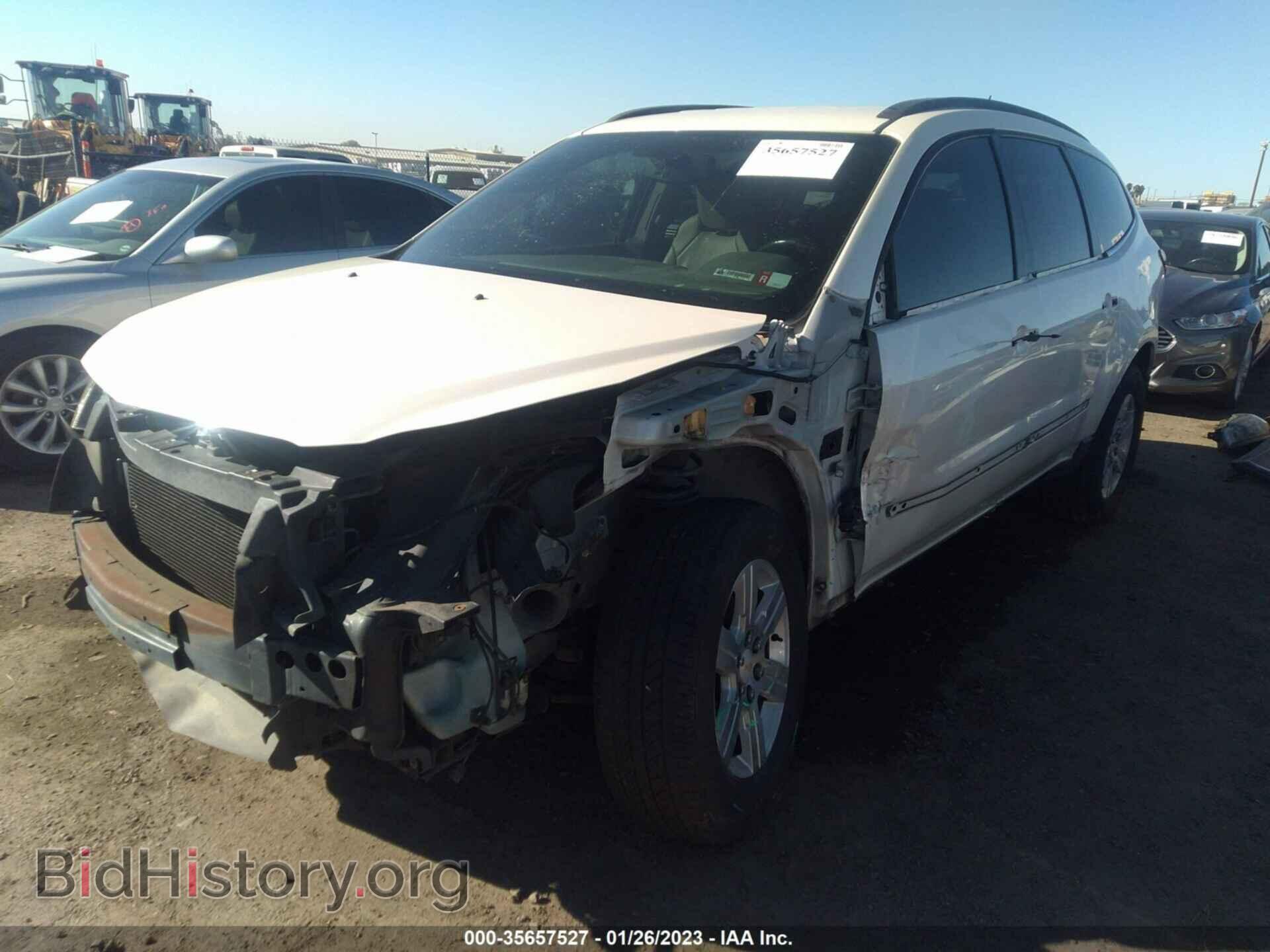2011 CHEVROLET TRAVERSE - VIN: 1GNKRJED2BJ269346 - Фото 2