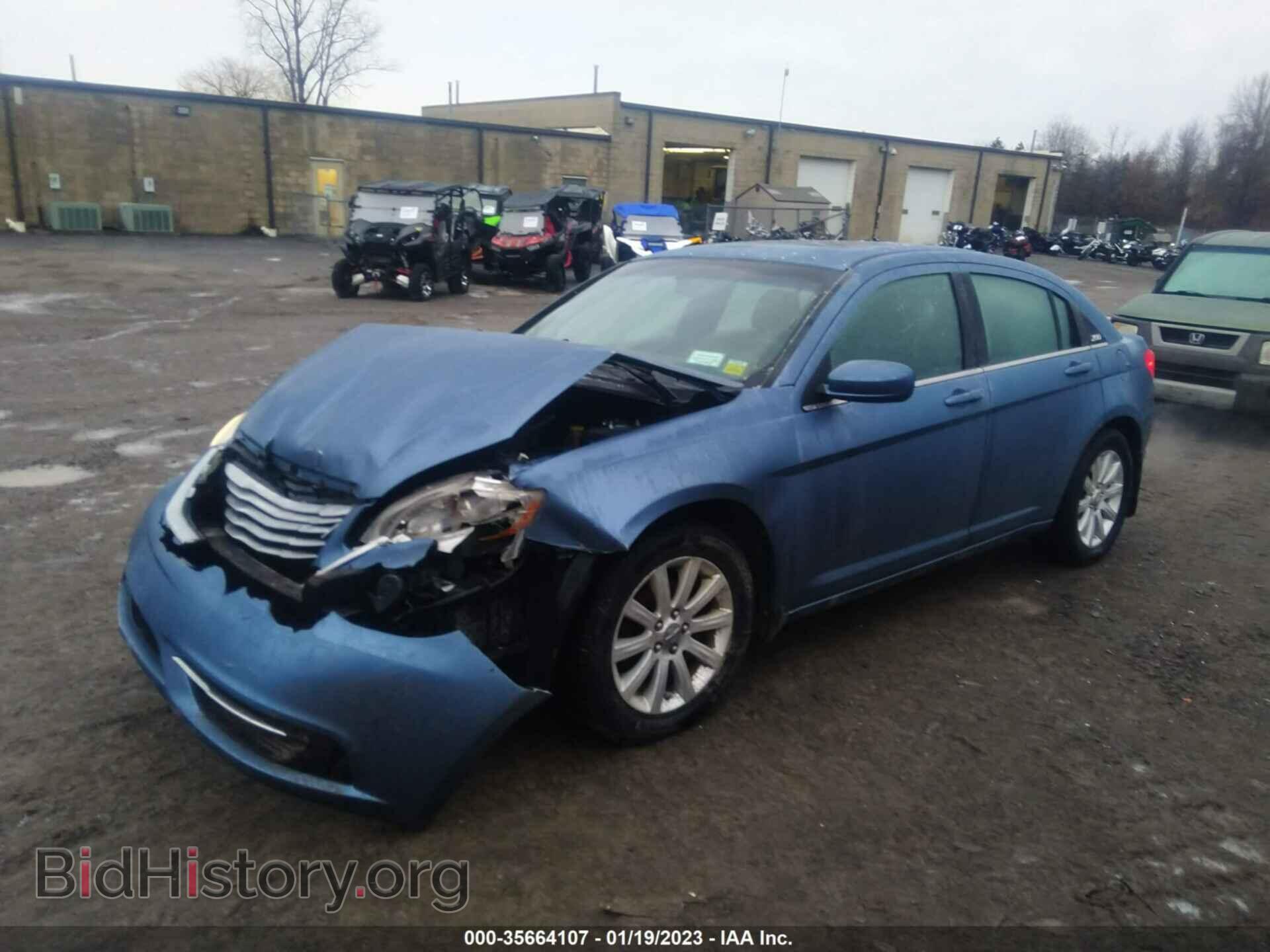 2011 CHRYSLER 200 - VIN: 1C3BC1FG6BN620095 - Фото 2