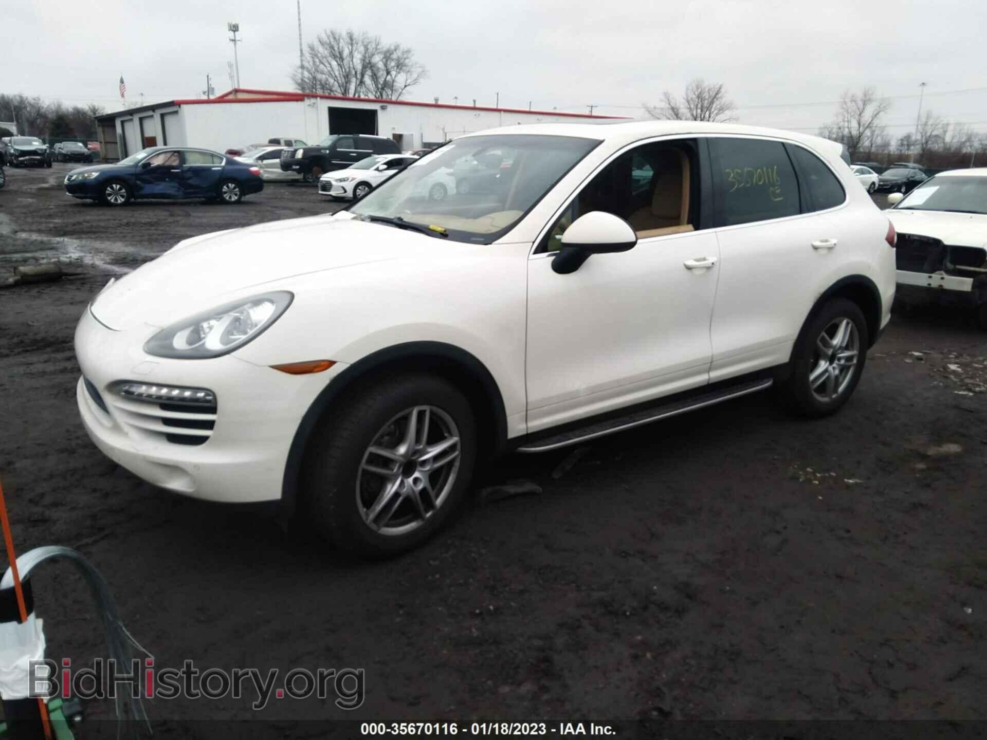 2011 PORSCHE CAYENNE - VIN: WP1AA2A27BLA10408 - Photo 2