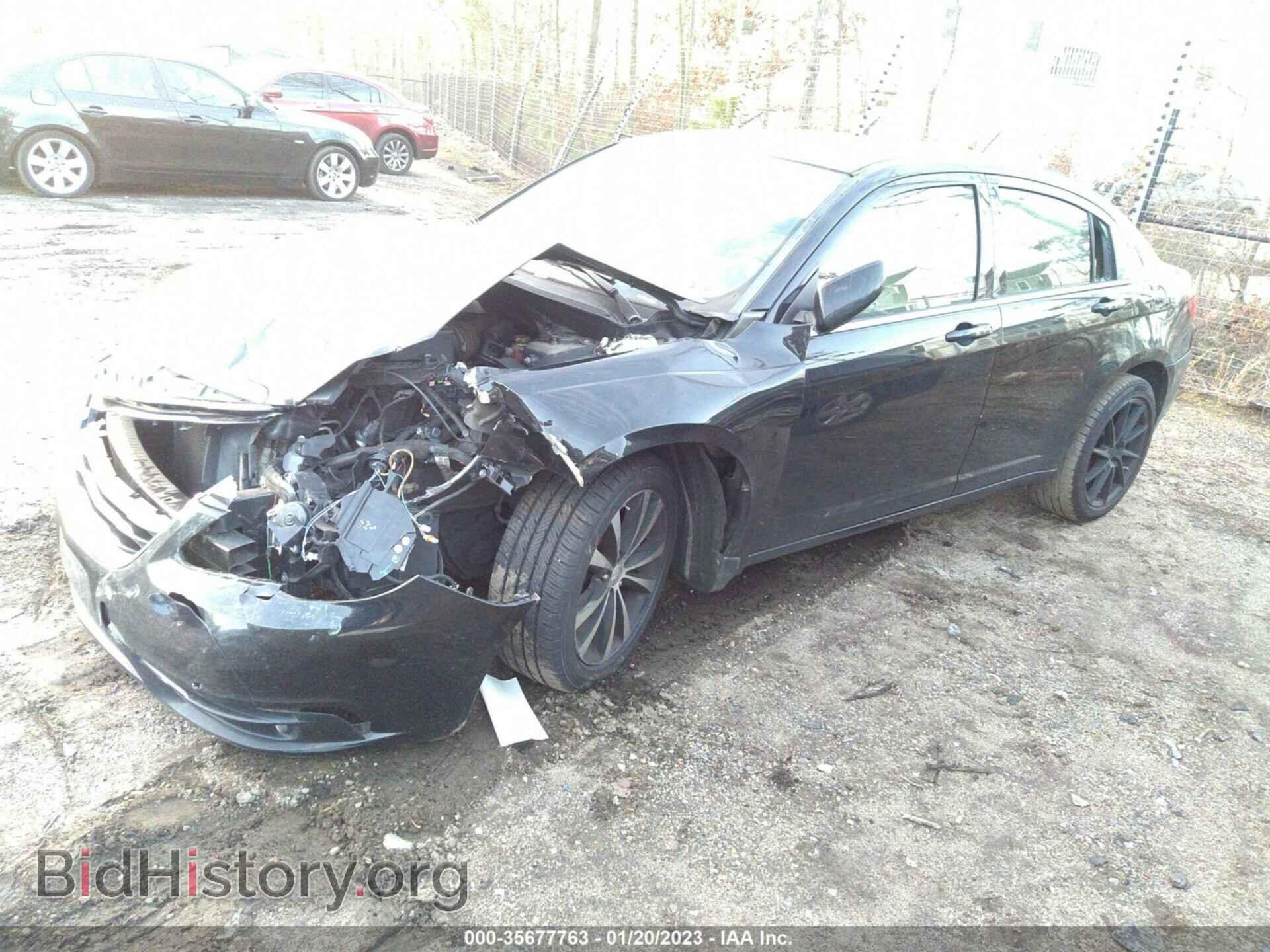 2012 CHRYSLER 200 - VIN: 1C3CCBHG7CN178145 - Фото 2