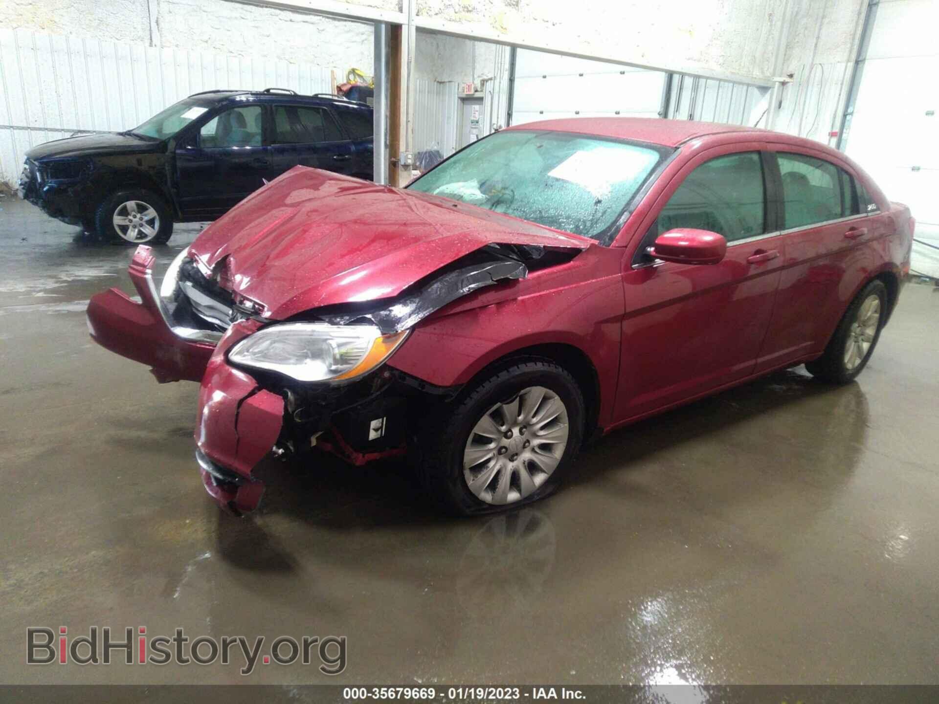 2014 CHRYSLER 200 - VIN: 1C3CCBAG7EN101577 - Фото 2