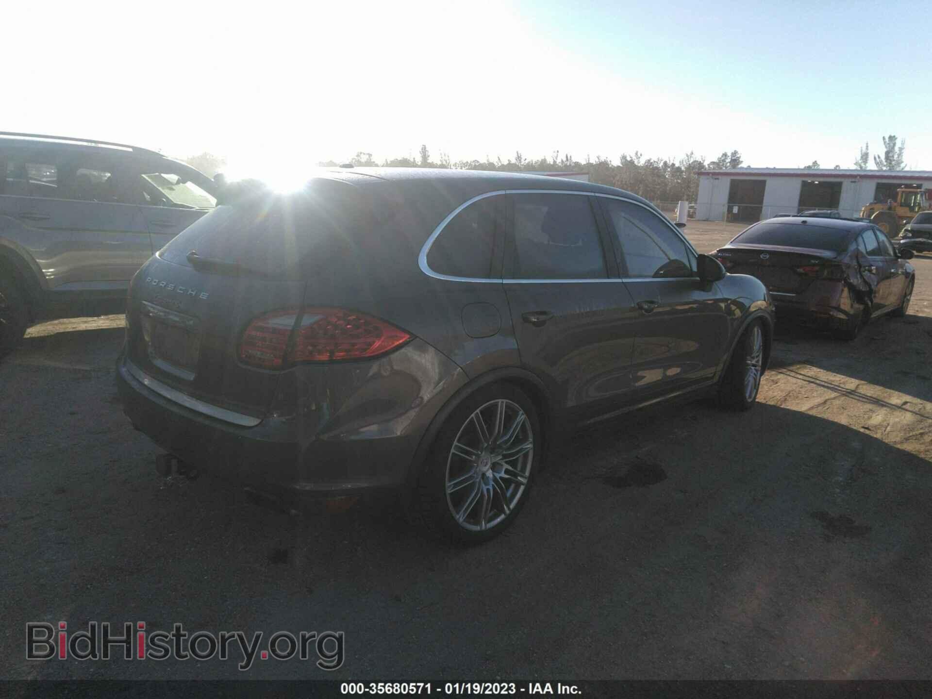 2011 PORSCHE CAYENNE - VIN: WP1AE2A28BLA91942 - Фото 4