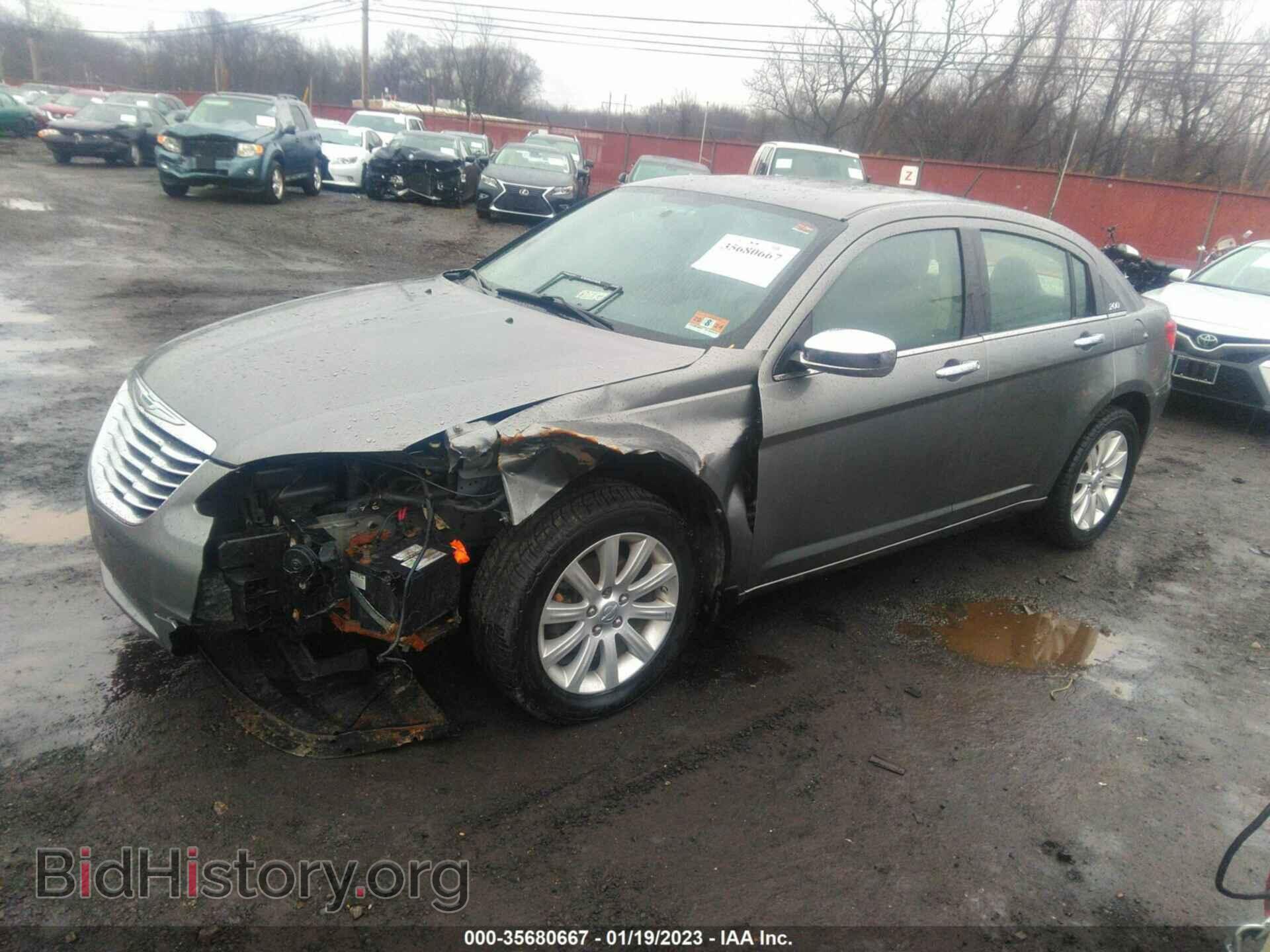 2013 CHRYSLER 200 - VIN: 1C3CCBCG6DN738259 - Фото 2
