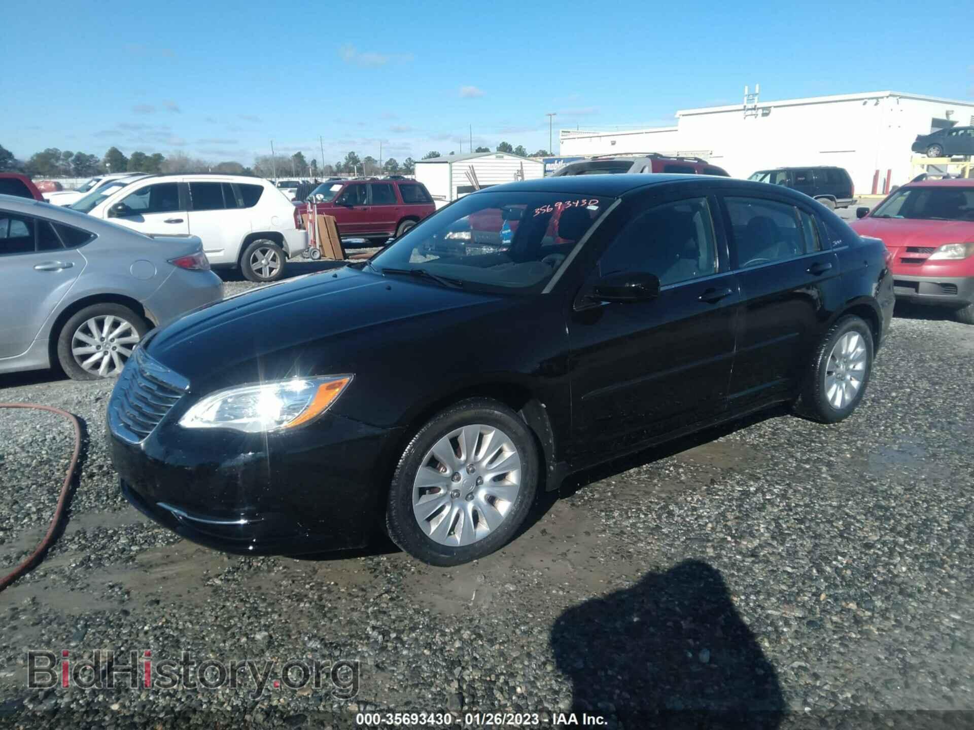 2013 CHRYSLER 200 - VIN: 1C3CCBAB0DN635670 - Photo 2