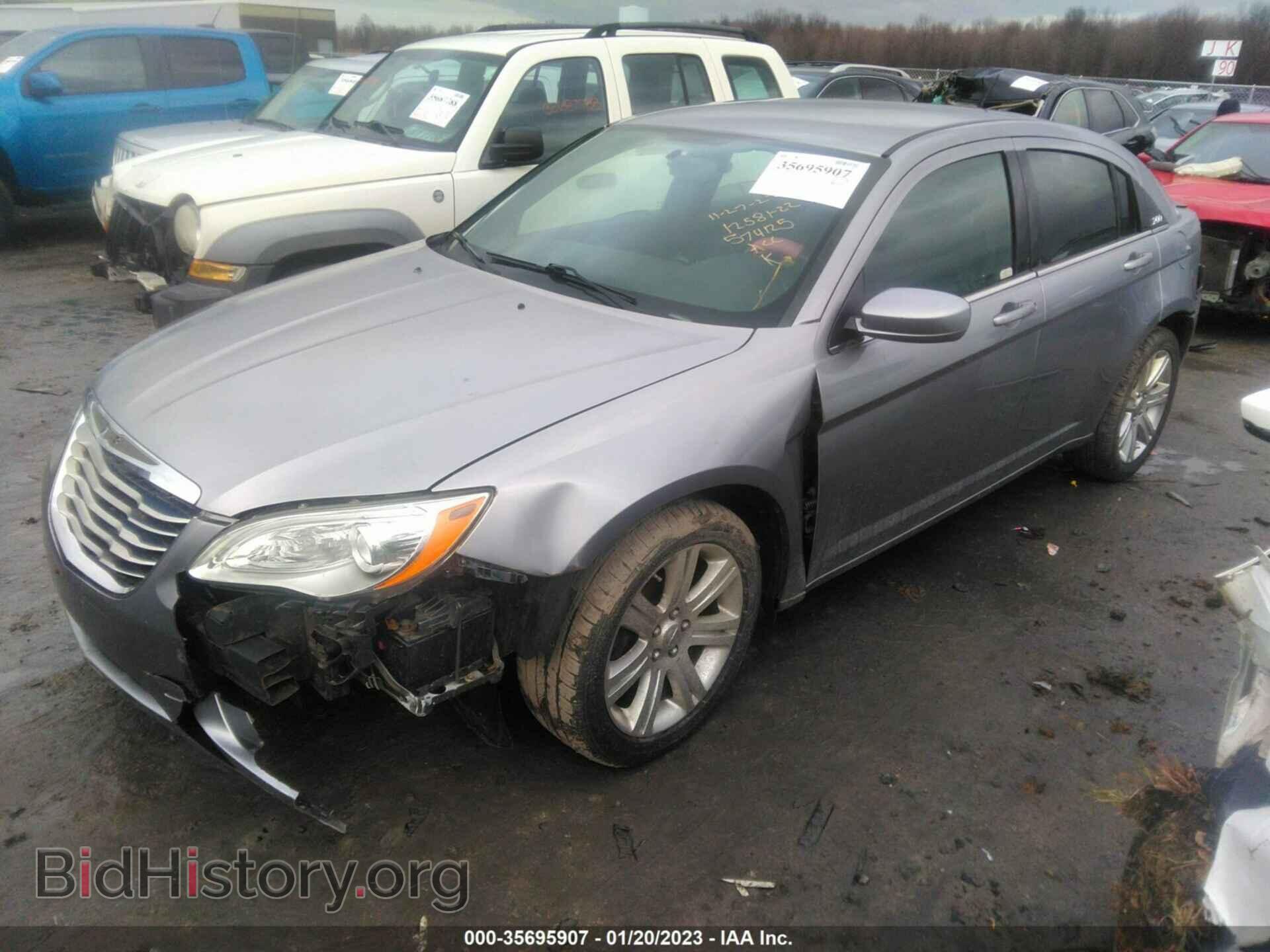 2013 CHRYSLER 200 - VIN: 1C3CCBBB0DN574125 - Фото 2