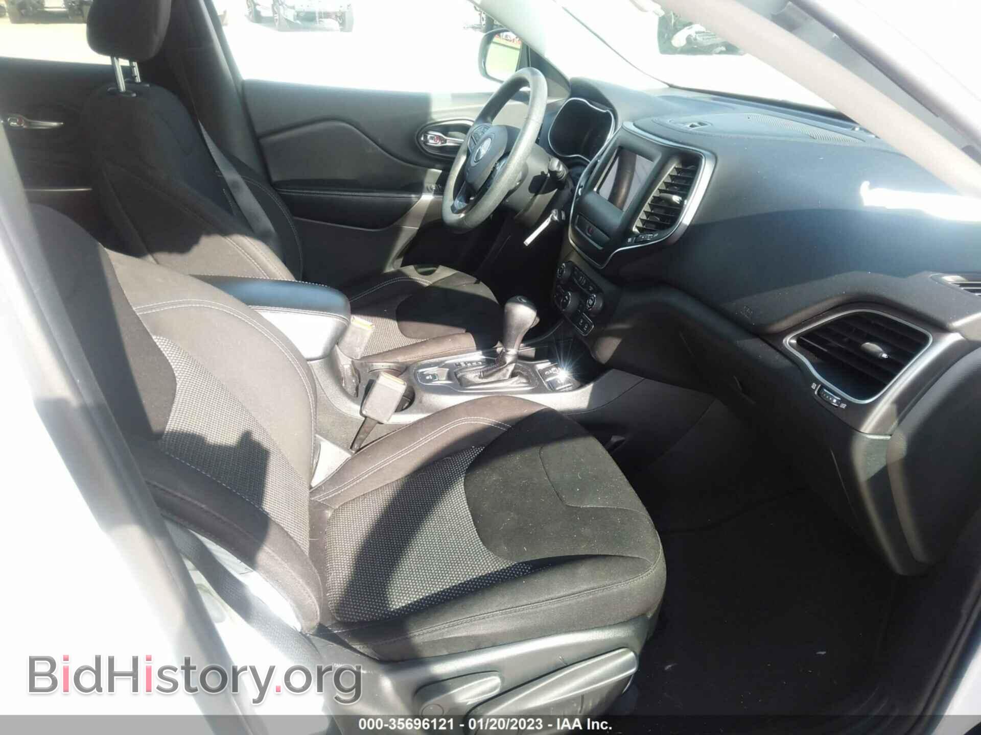 2019 JEEP CHEROKEE - VIN: 1C4PJLCB4KD370132 - Фото 5