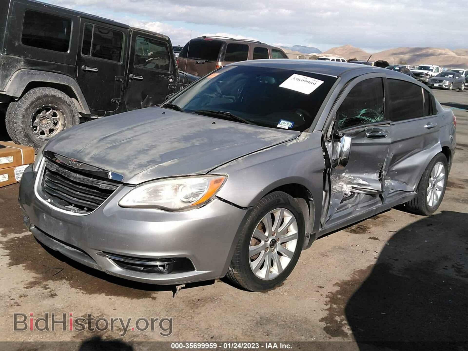 2013 CHRYSLER 200 - VIN: 1C3CCBCG0DN608218 - Фото 2