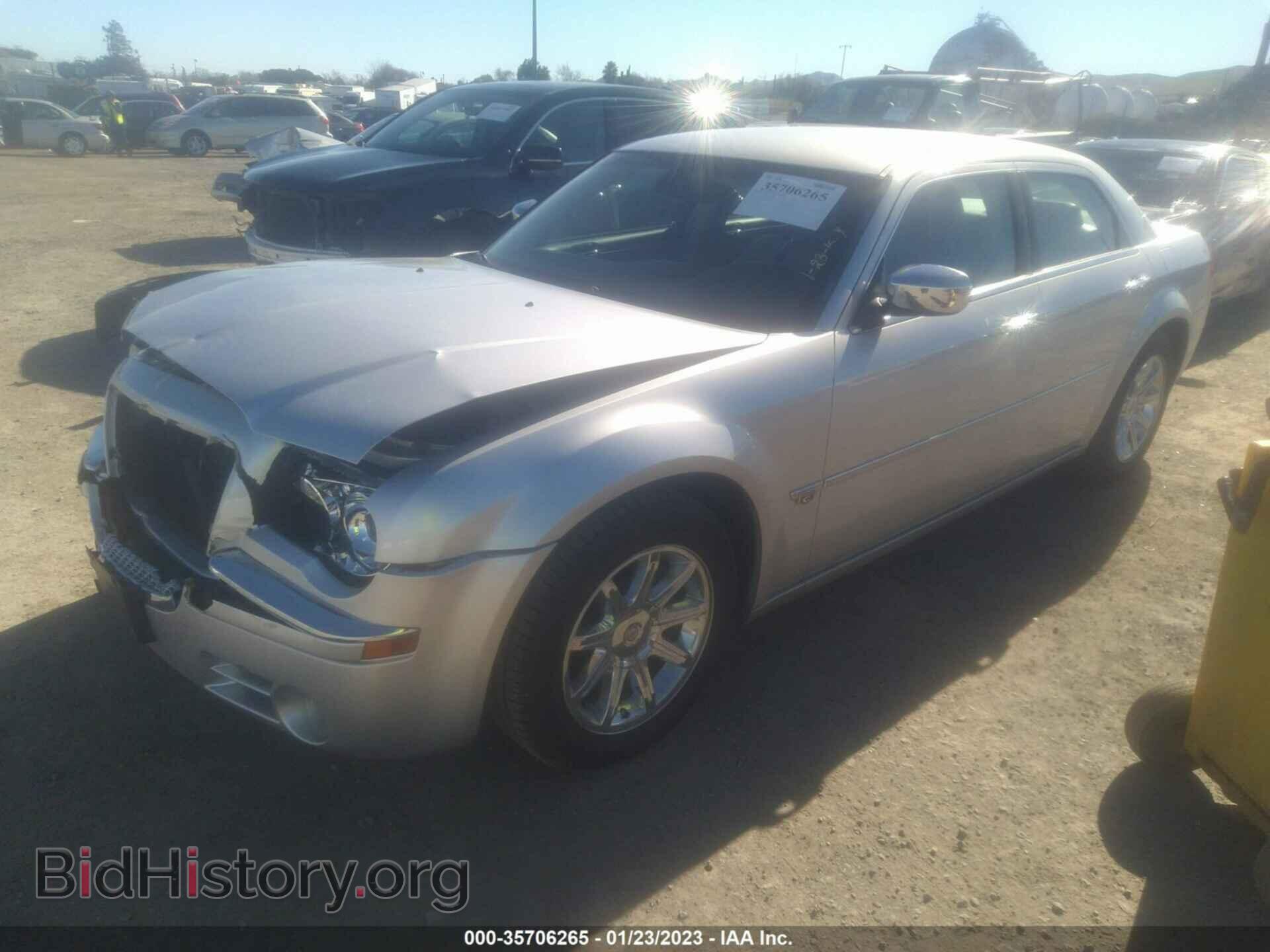 2006 CHRYSLER 300 - VIN: 2C3KA63H66H457284 - Фото 2