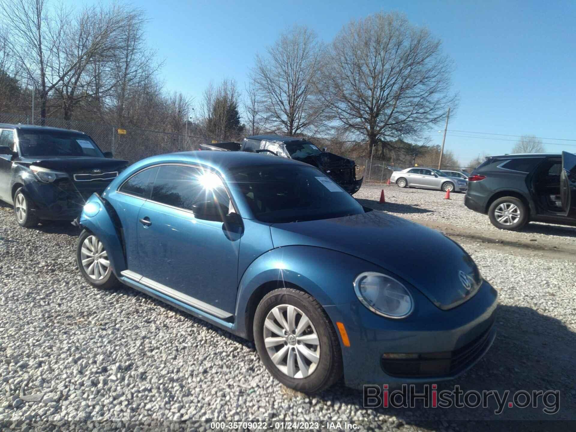 Photo 3VWF07AT1GM633946 - VOLKSWAGEN BEETLE COUPE 2016