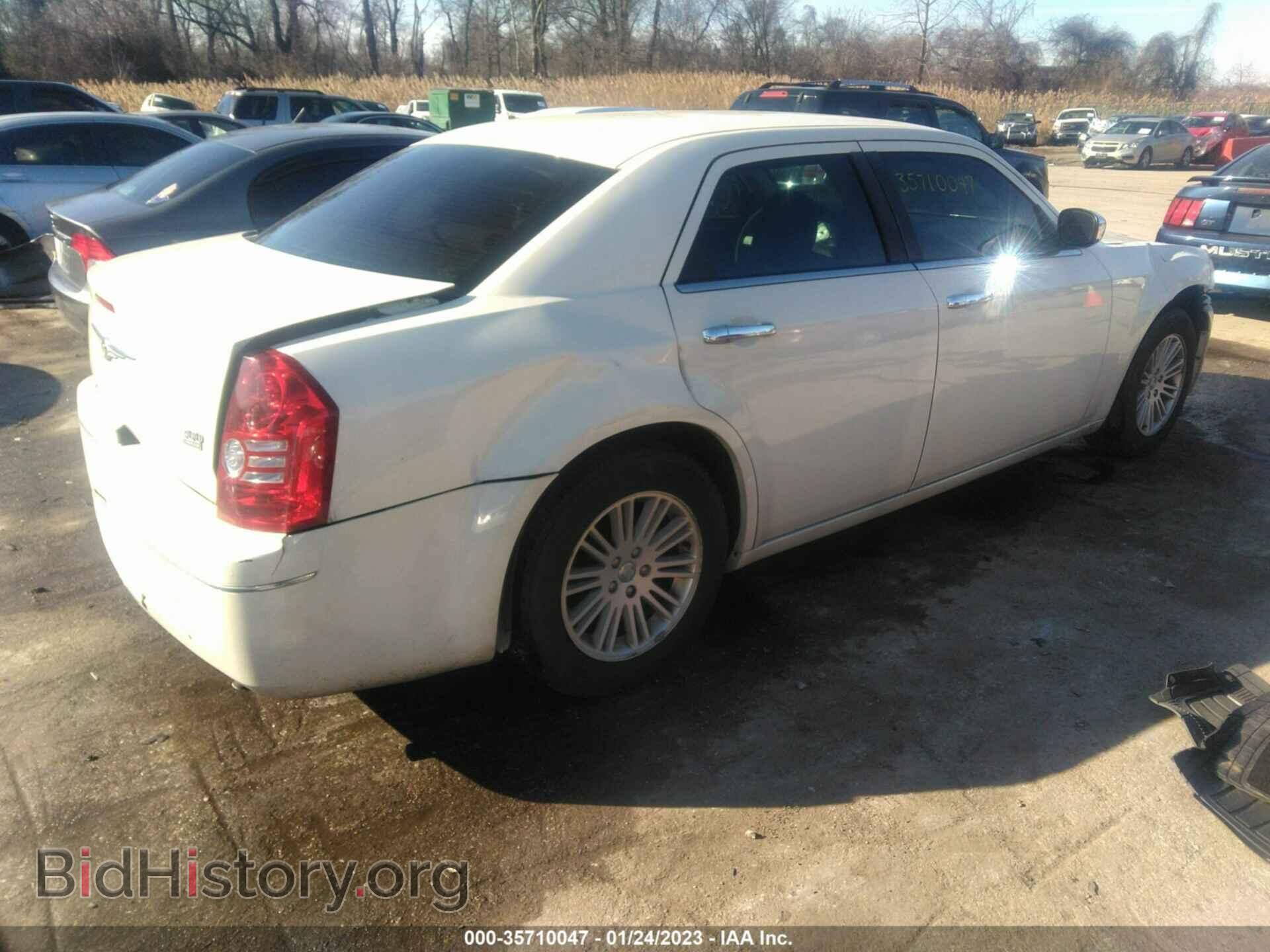 2010 CHRYSLER 300 - VIN: 2C3CA4CD9AH143076 - Фото 4