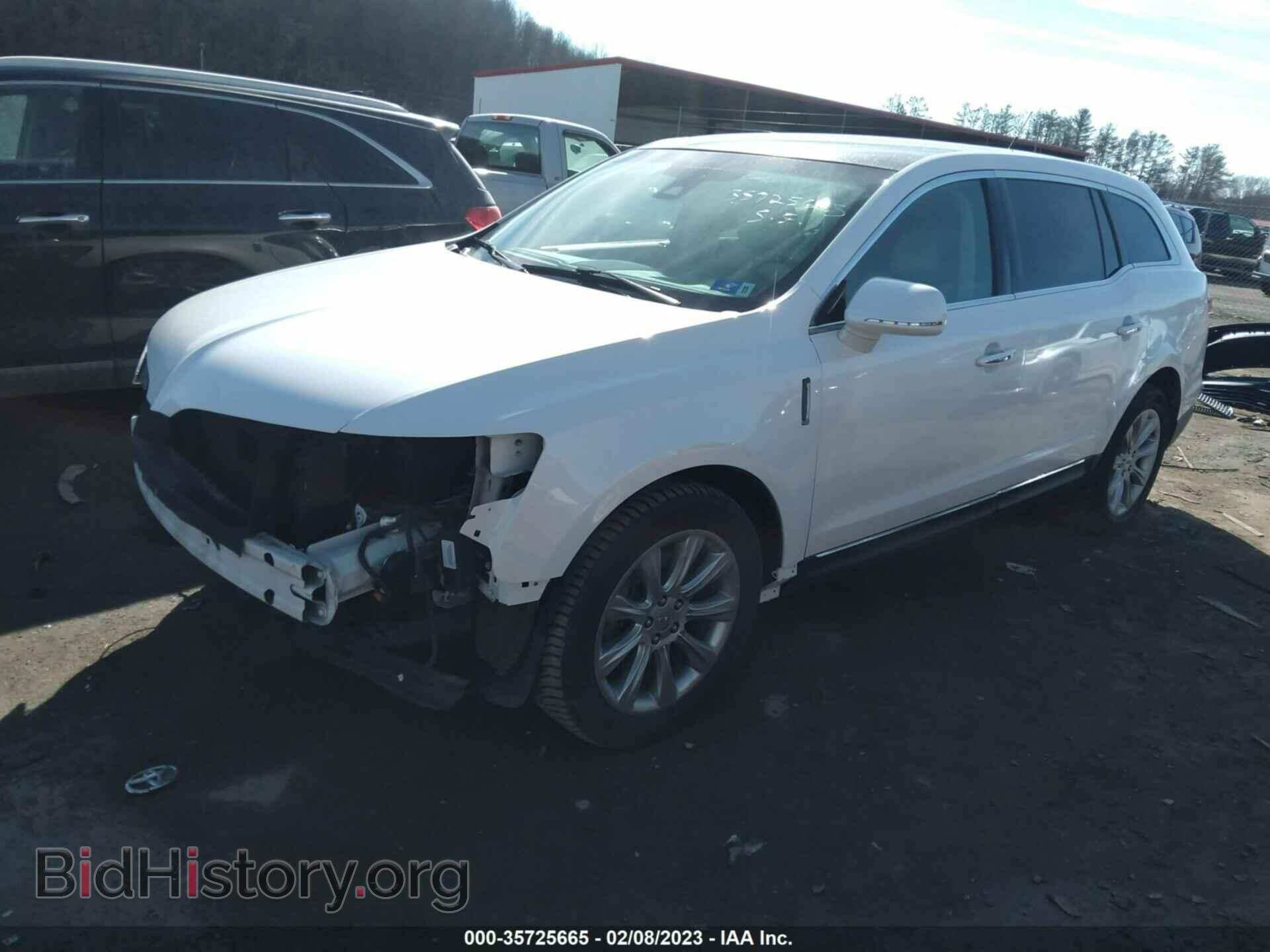 2013 LINCOLN MKT - VIN: 2LMHJ5FK4DBL52847 - Photo 2
