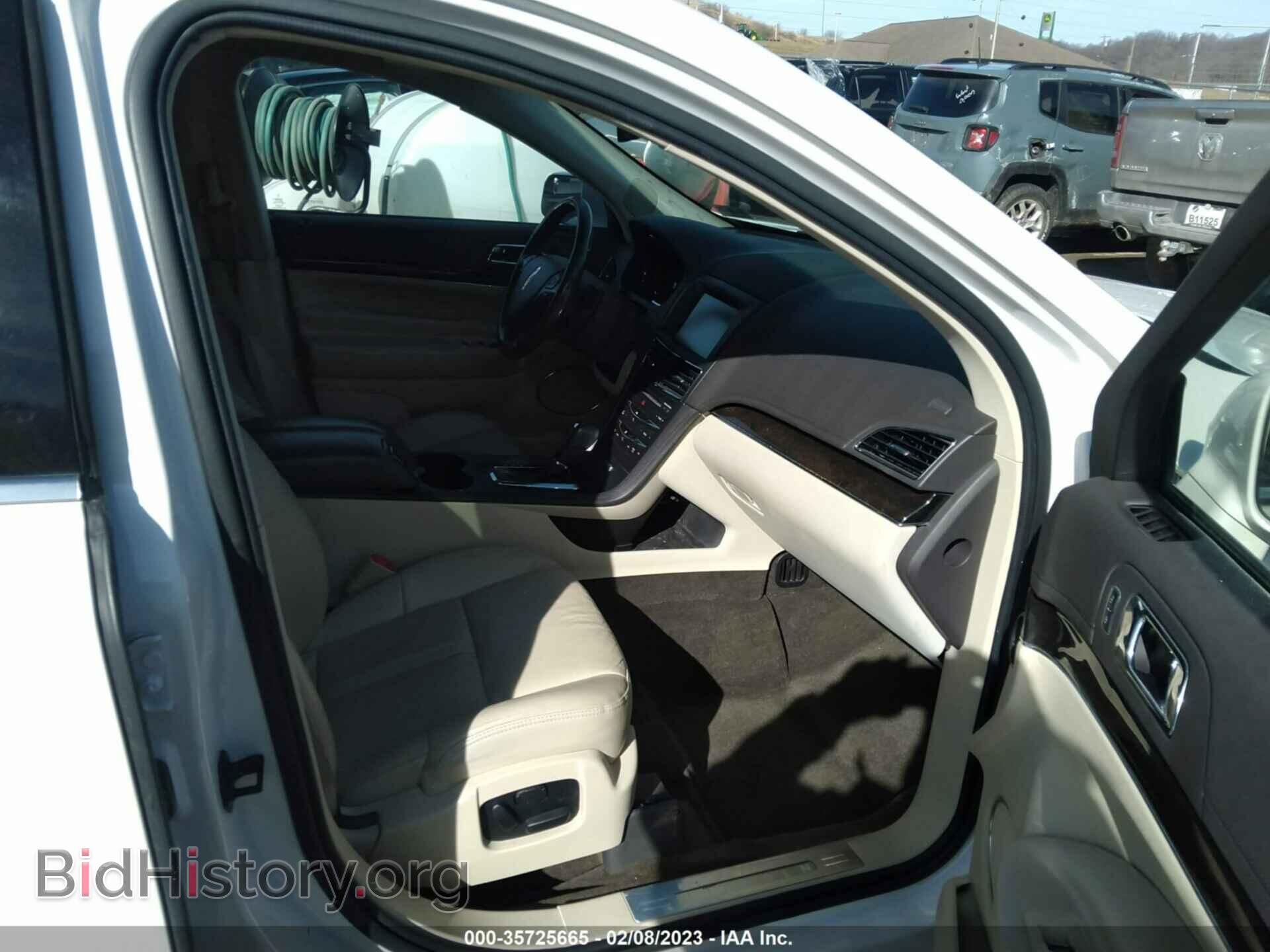 2013 LINCOLN MKT - VIN: 2LMHJ5FK4DBL52847 - Photo 5
