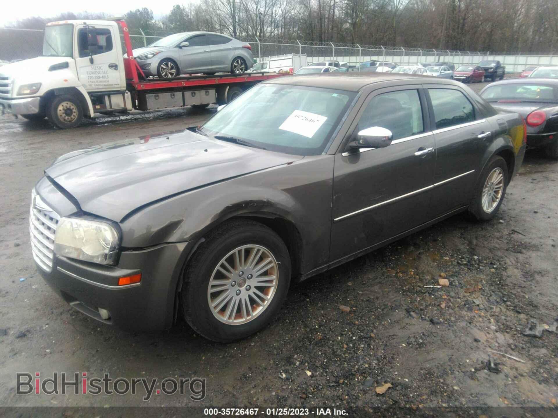 2010 CHRYSLER 300 - VIN: 2C3CA5CV0AH101846 - Фото 2