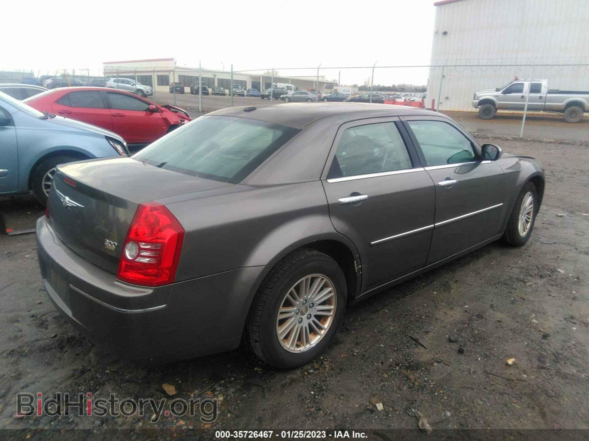2010 CHRYSLER 300 - VIN: 2C3CA5CV0AH101846 - Фото 4