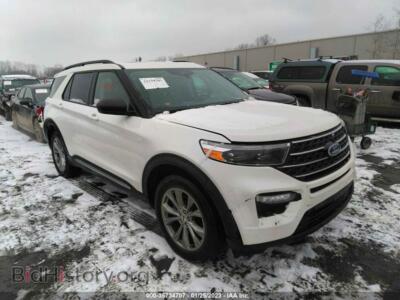 2022 Ford EXPLORER XLT, белый — VIN 1FMSK8DH0NGA23323, IAAI