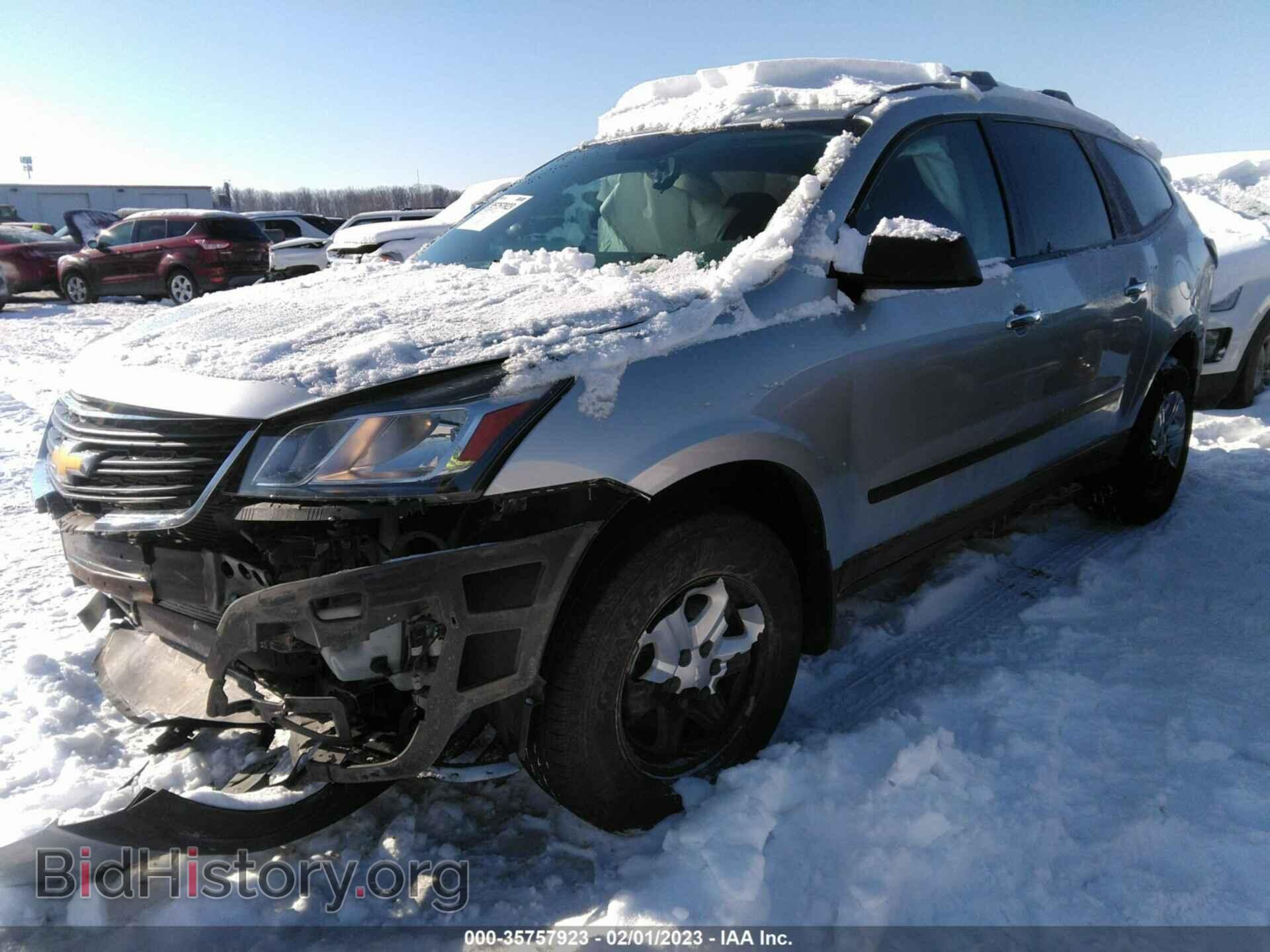 2015 CHEVROLET TRAVERSE - VIN: 1GNKRFKD3FJ180425 - Фото 2