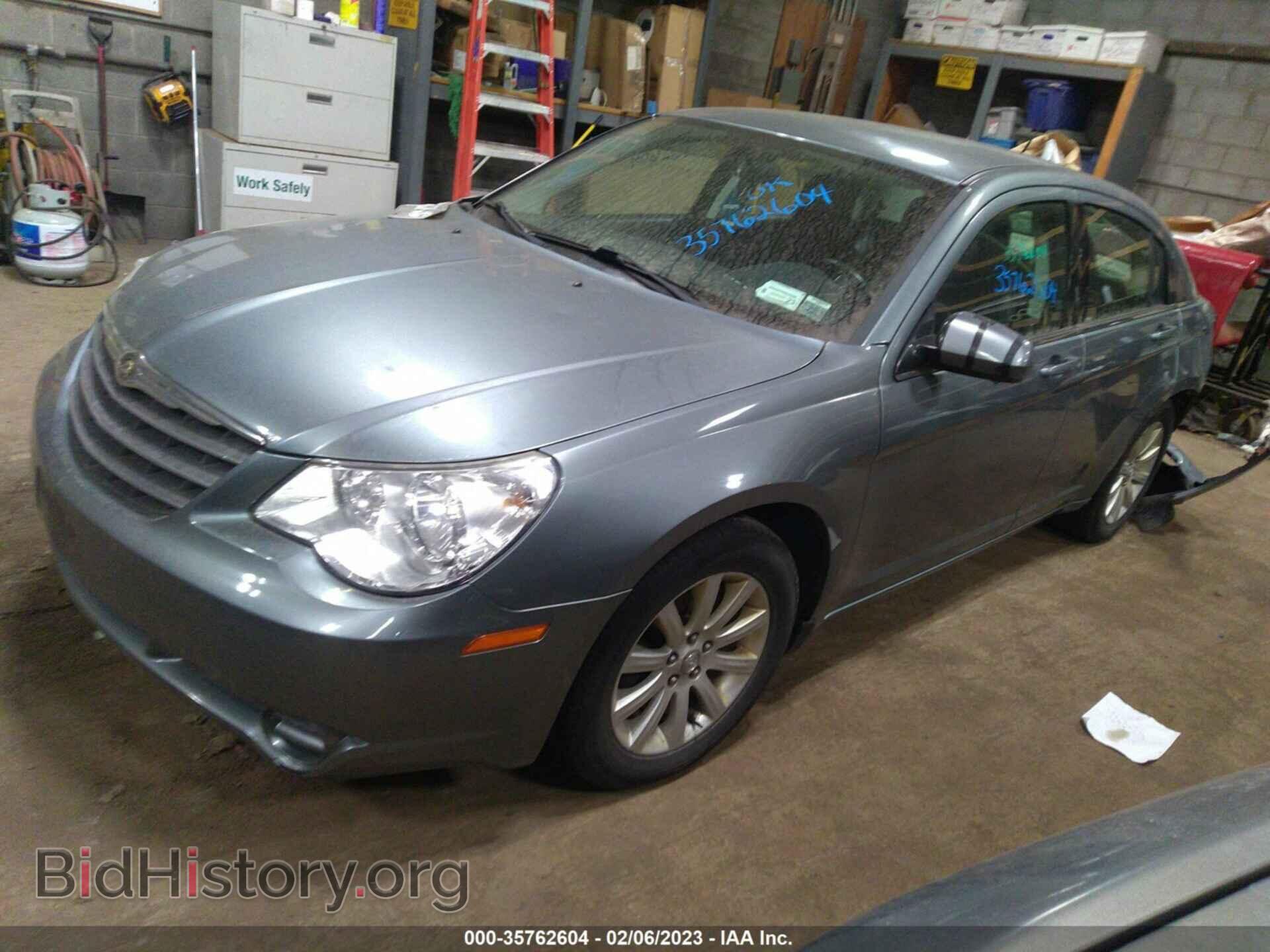 2010 CHRYSLER SEBRING - VIN: 1C3CC5FB5AN208152 - Фото 2