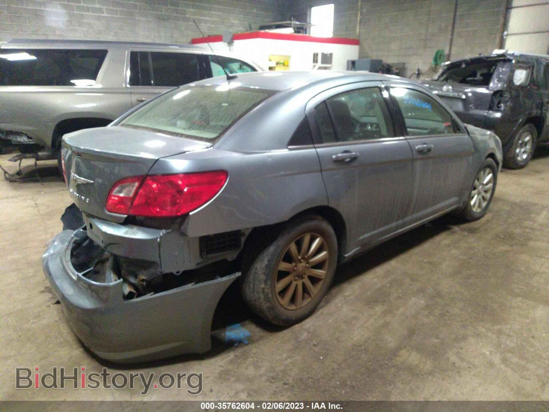2010 CHRYSLER SEBRING - VIN: 1C3CC5FB5AN208152 - Фото 4