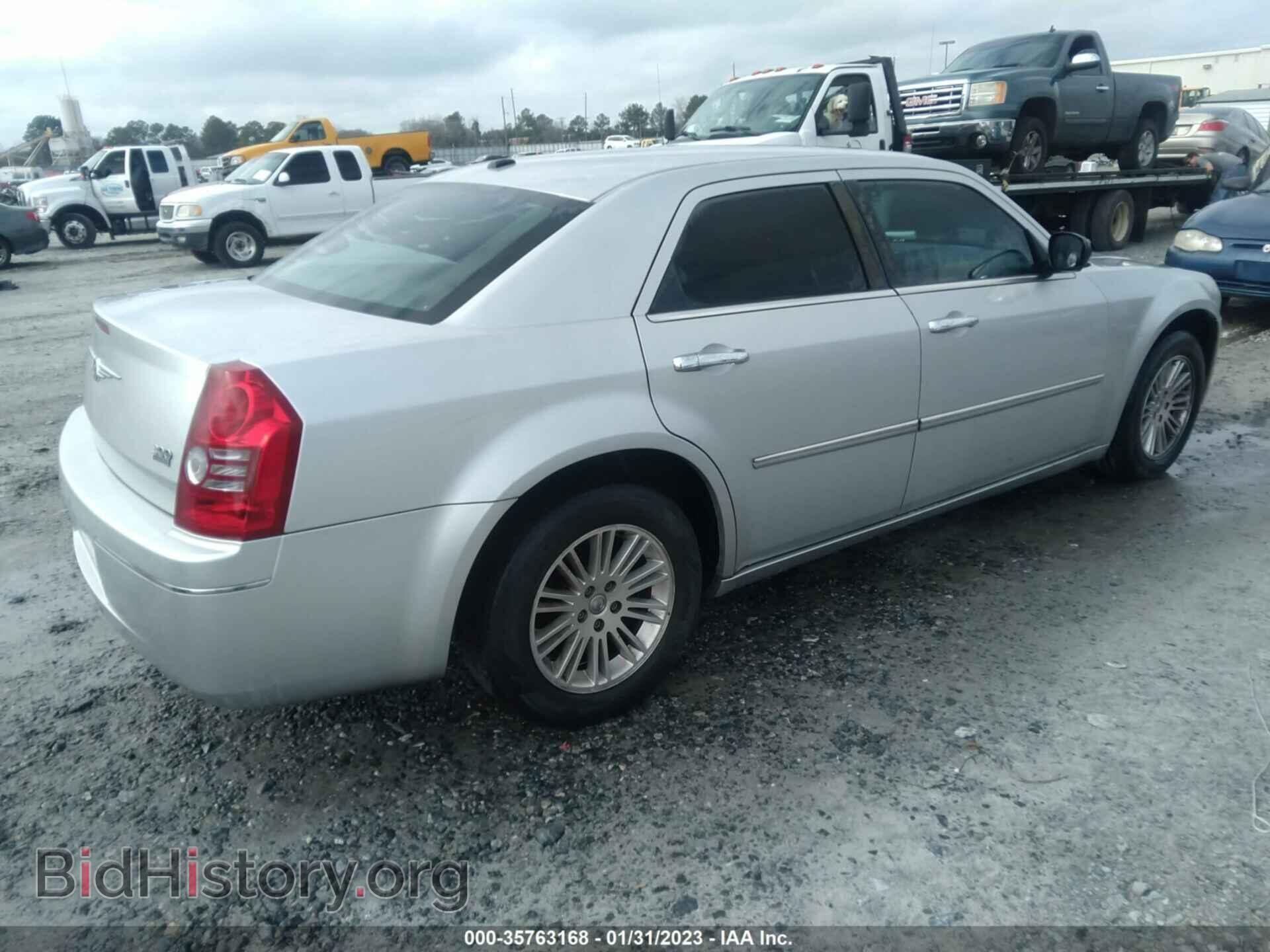 2010 CHRYSLER 300 - VIN: 2C3CA5CVXAH284124 - Фото 4