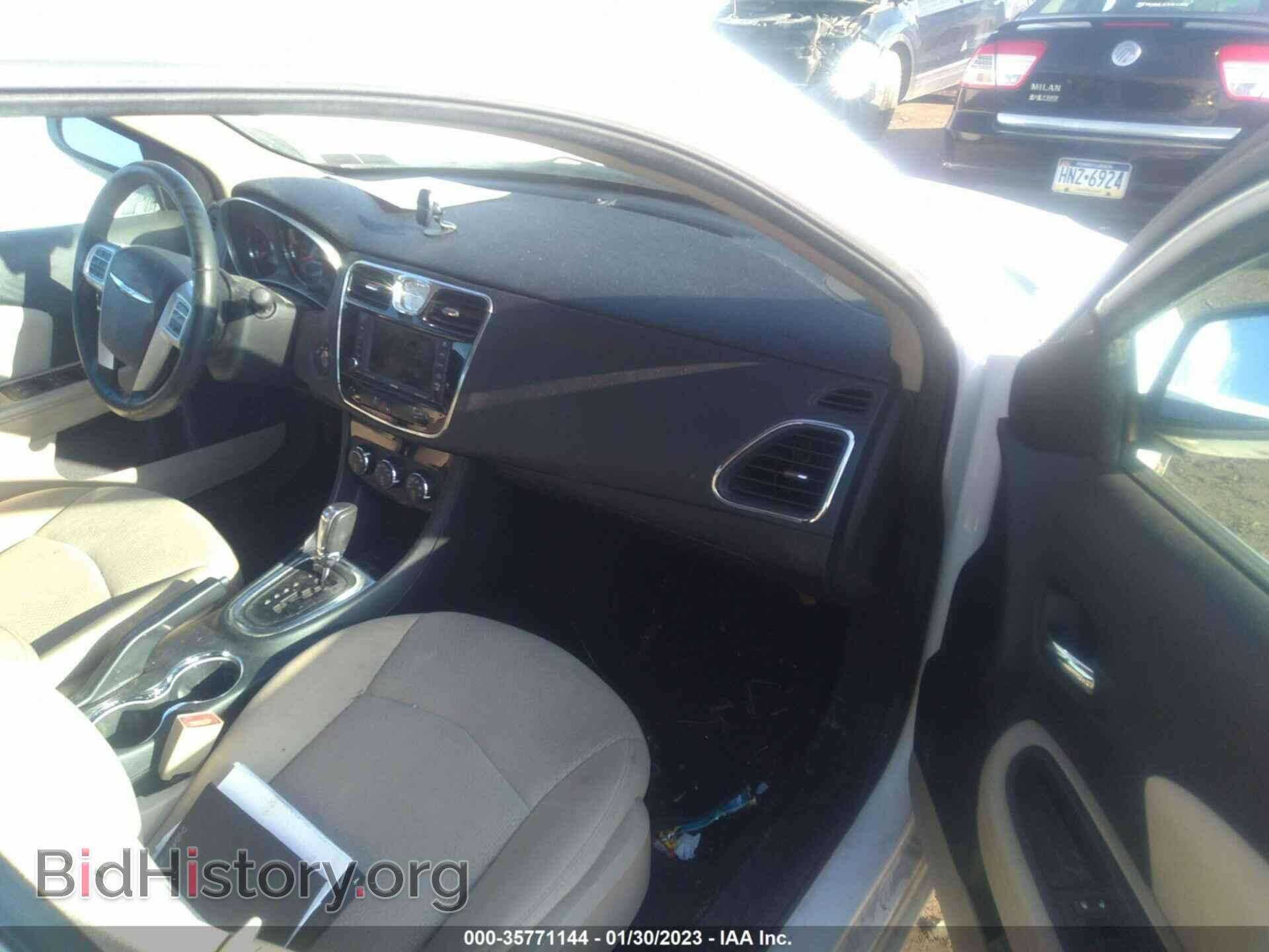 2011 CHRYSLER 200 - VIN: 1C3BC1FB3BN611794 - Фото 5
