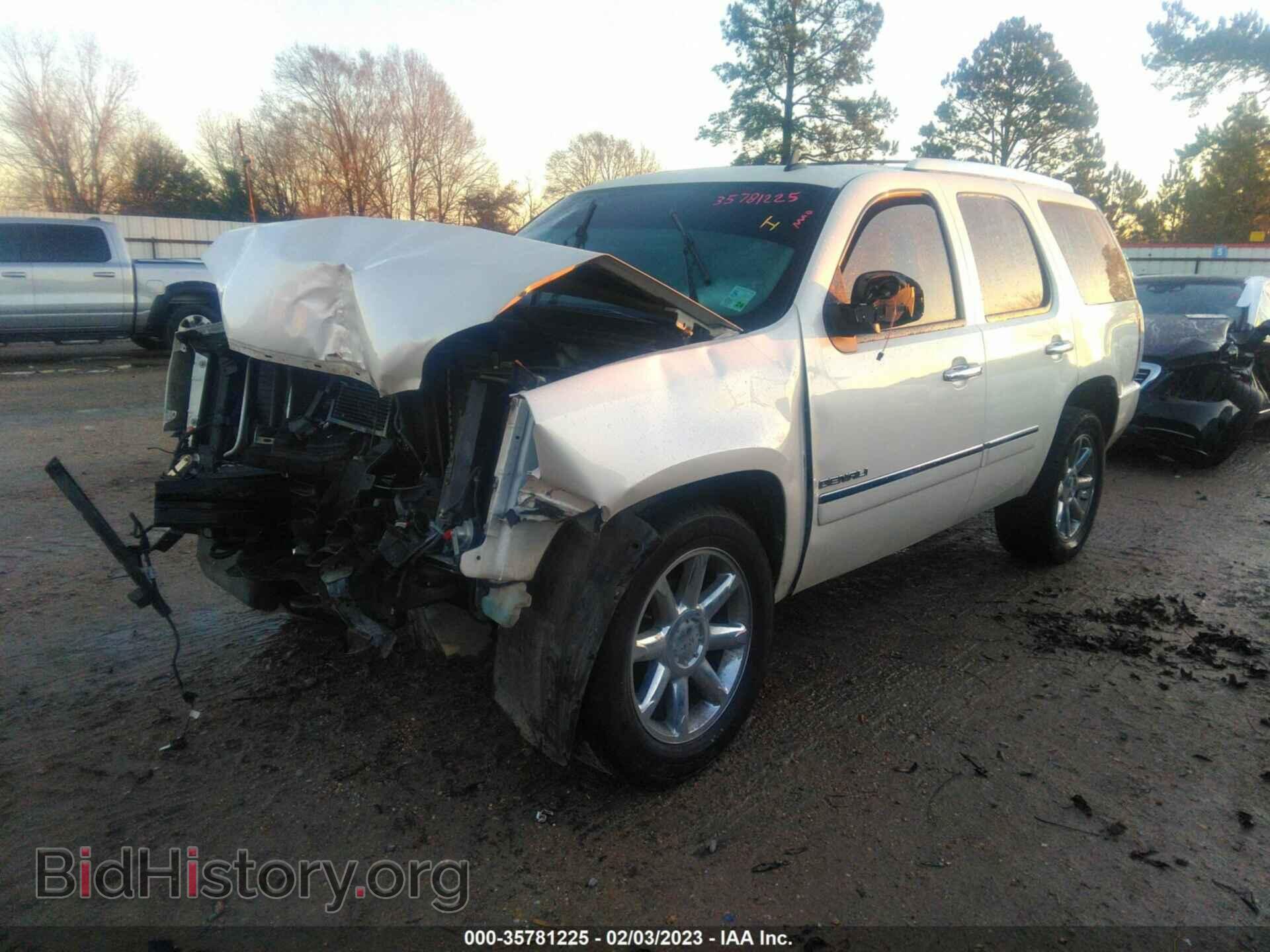 2011 GMC YUKON - VIN: 1GKS1EEF2BR361653 - Photo 2
