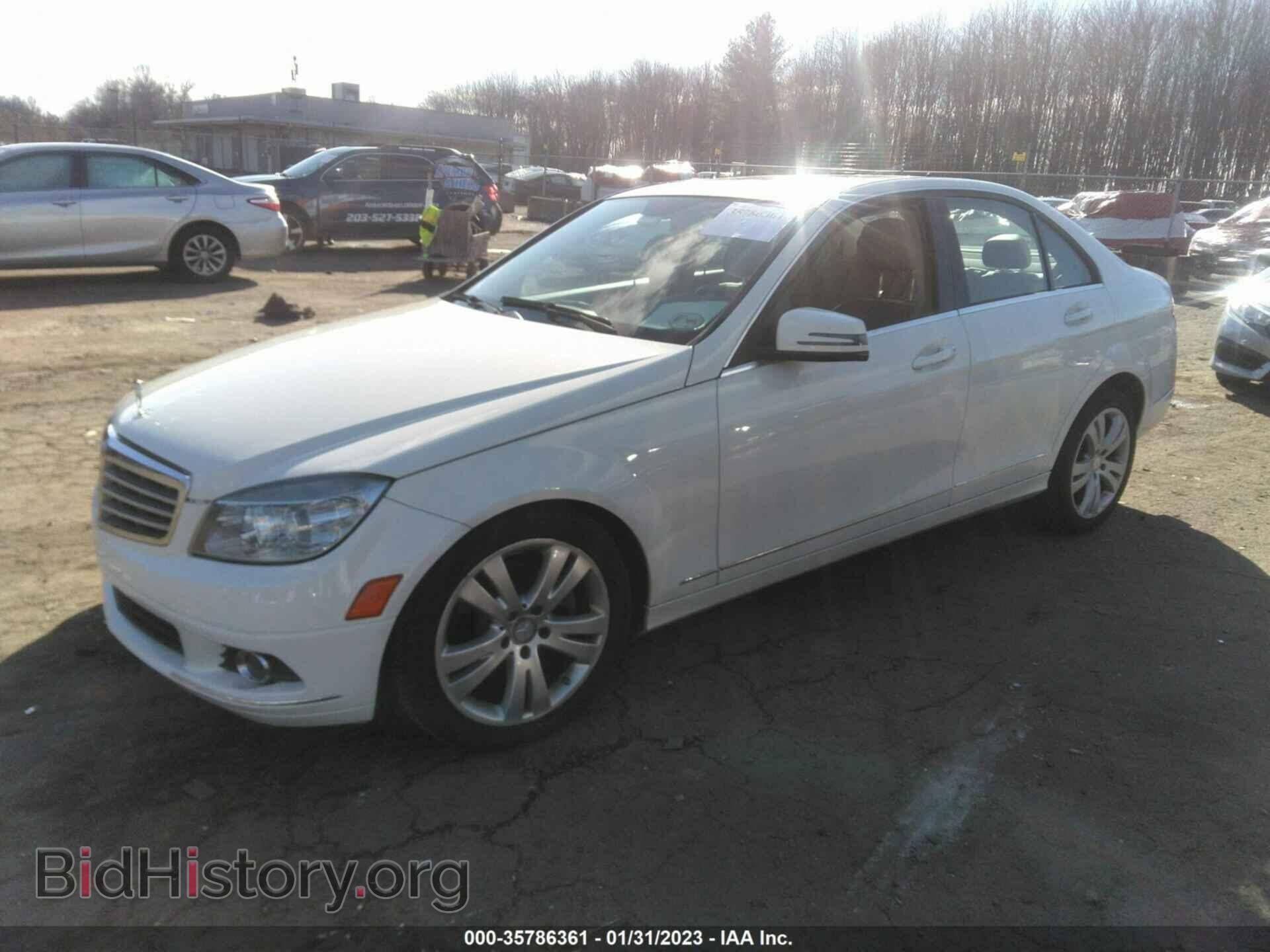 2011 MERCEDES-BENZ C-CLASS - VIN: WDDGF8BB6BR166537 - Фото 2