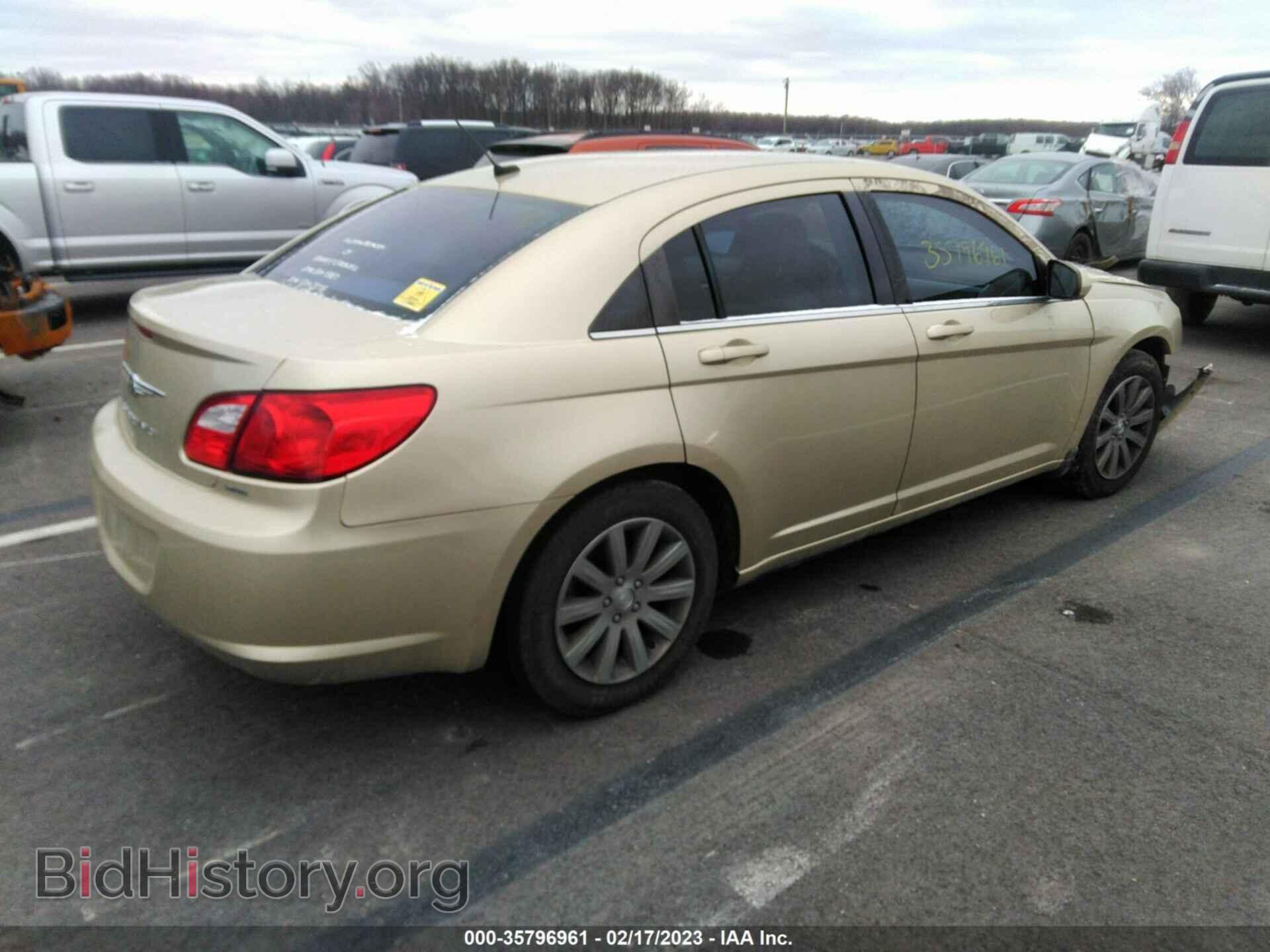 2010 CHRYSLER SEBRING - VIN: 1C3CC5FB5AN169871 - Фото 4