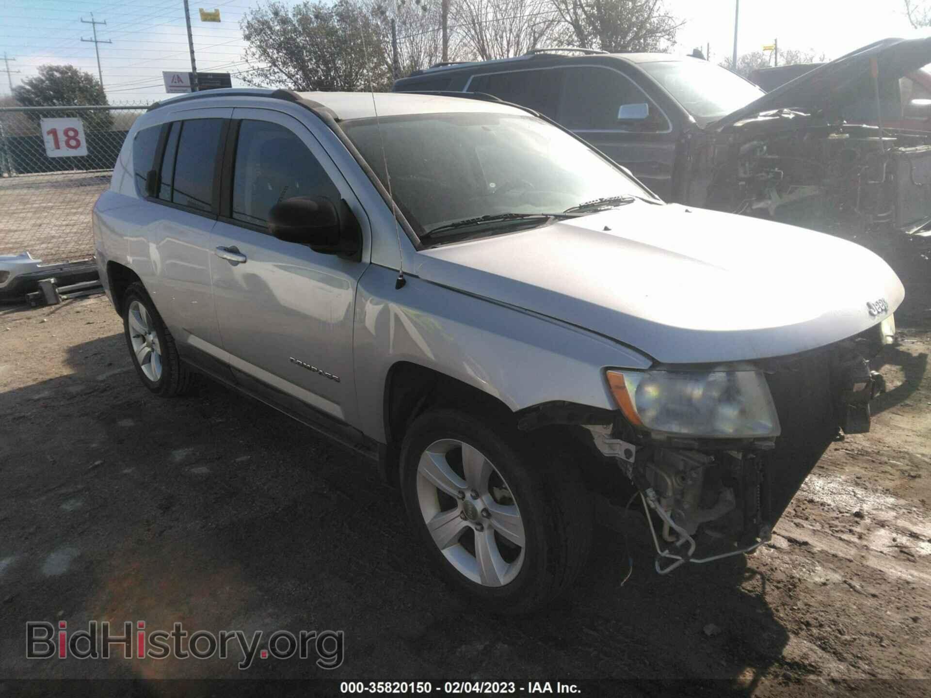 Photo 1J4NT1FBXBD215841 - JEEP COMPASS 2011