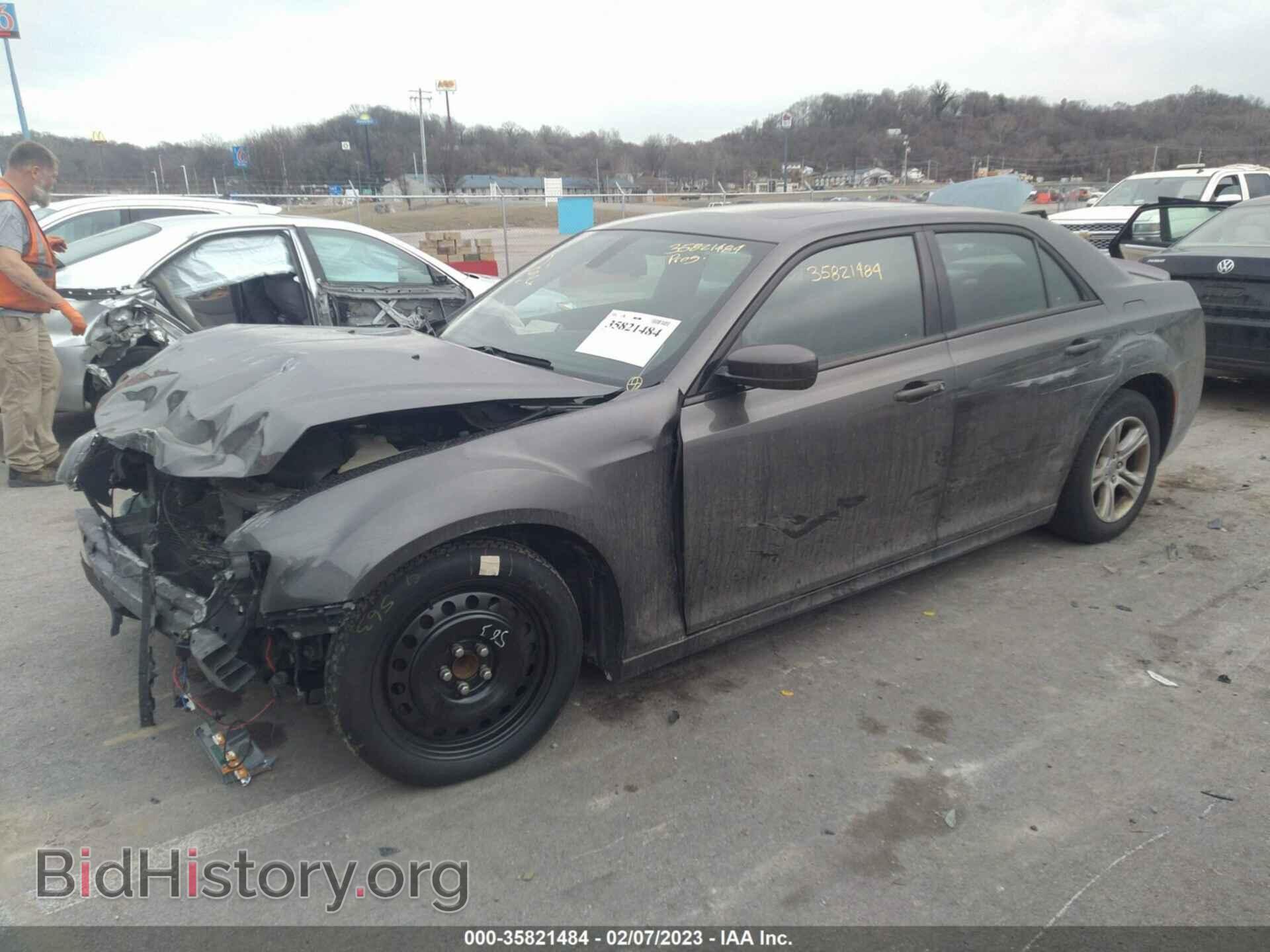 2017 CHRYSLER 300 - VIN: 2C3CCABT3HH646260 - Фото 2