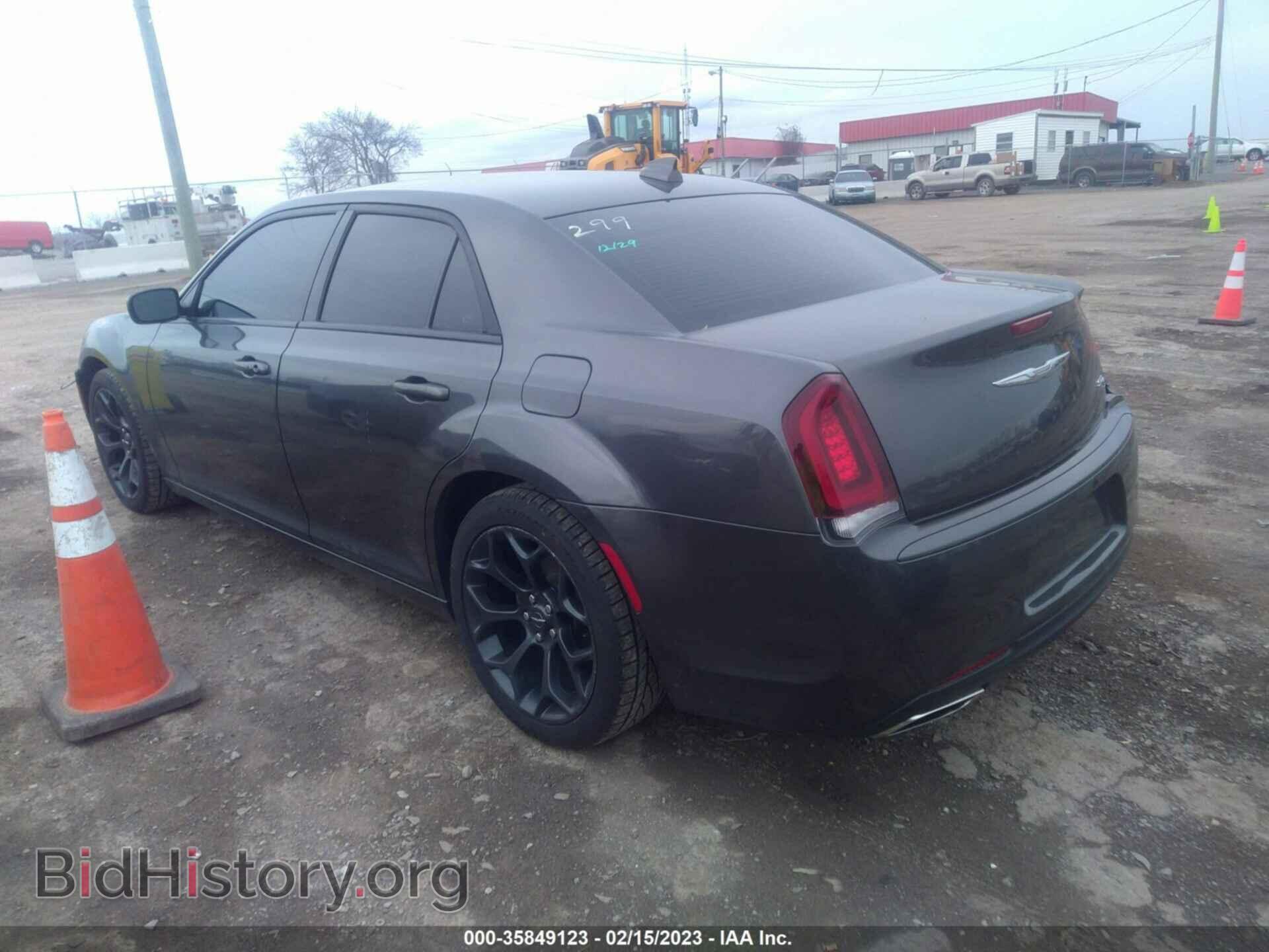2019 CHRYSLER 300 - VIN: 2C3CCABG2KH539579 - Фото 3