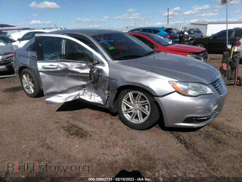 2013 Chrysler 200 LX (VIN 1C3CCBAB4DN647823) — фото 1 из 11, IAAI, повреждение: правый бок