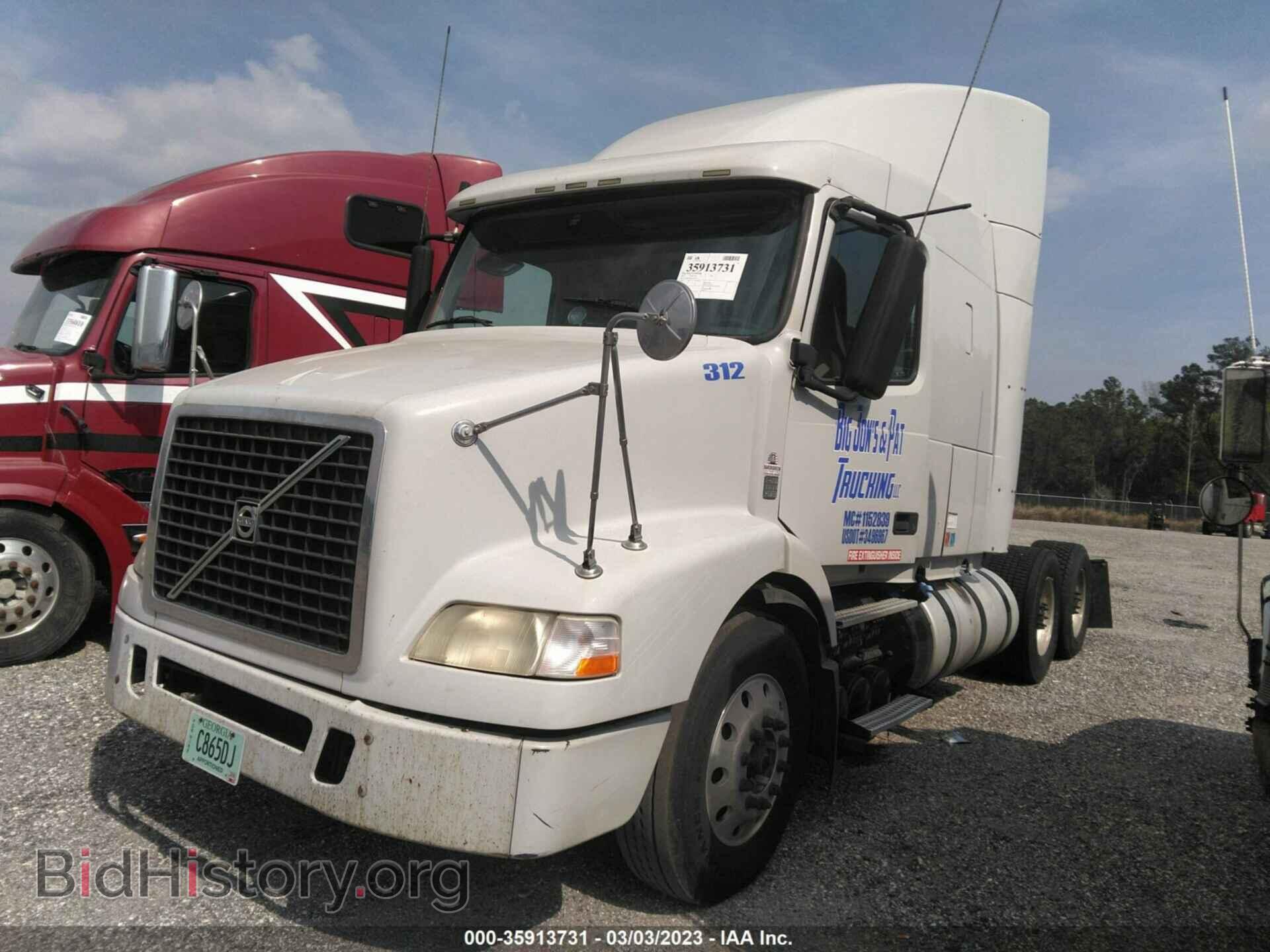 2012 VOLVO VN - VIN: 4V4MC9DG9CN541077 - Фото 2