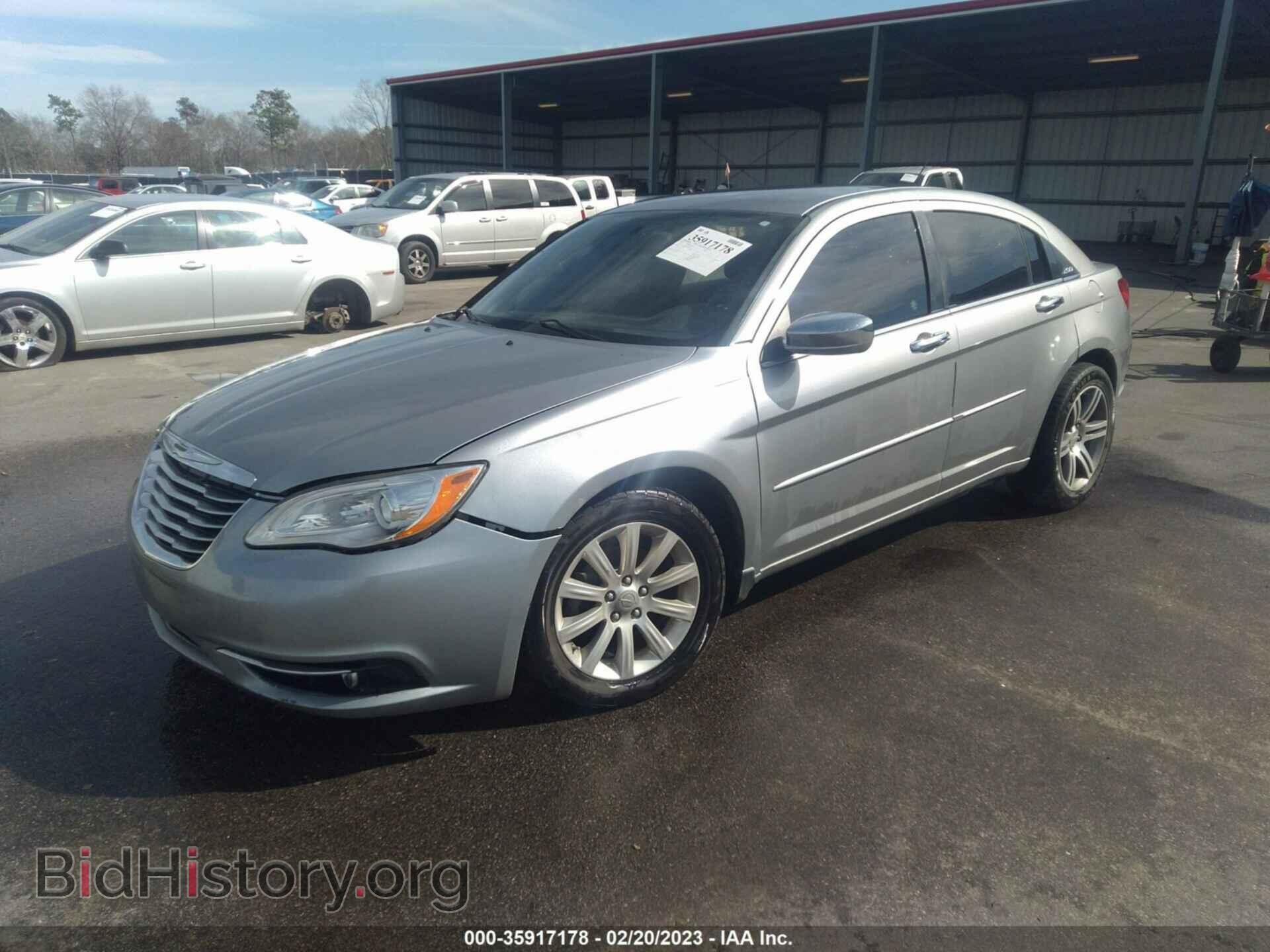 2013 CHRYSLER 200 - VIN: 1C3CCBCG2DN607748 - Фото 2