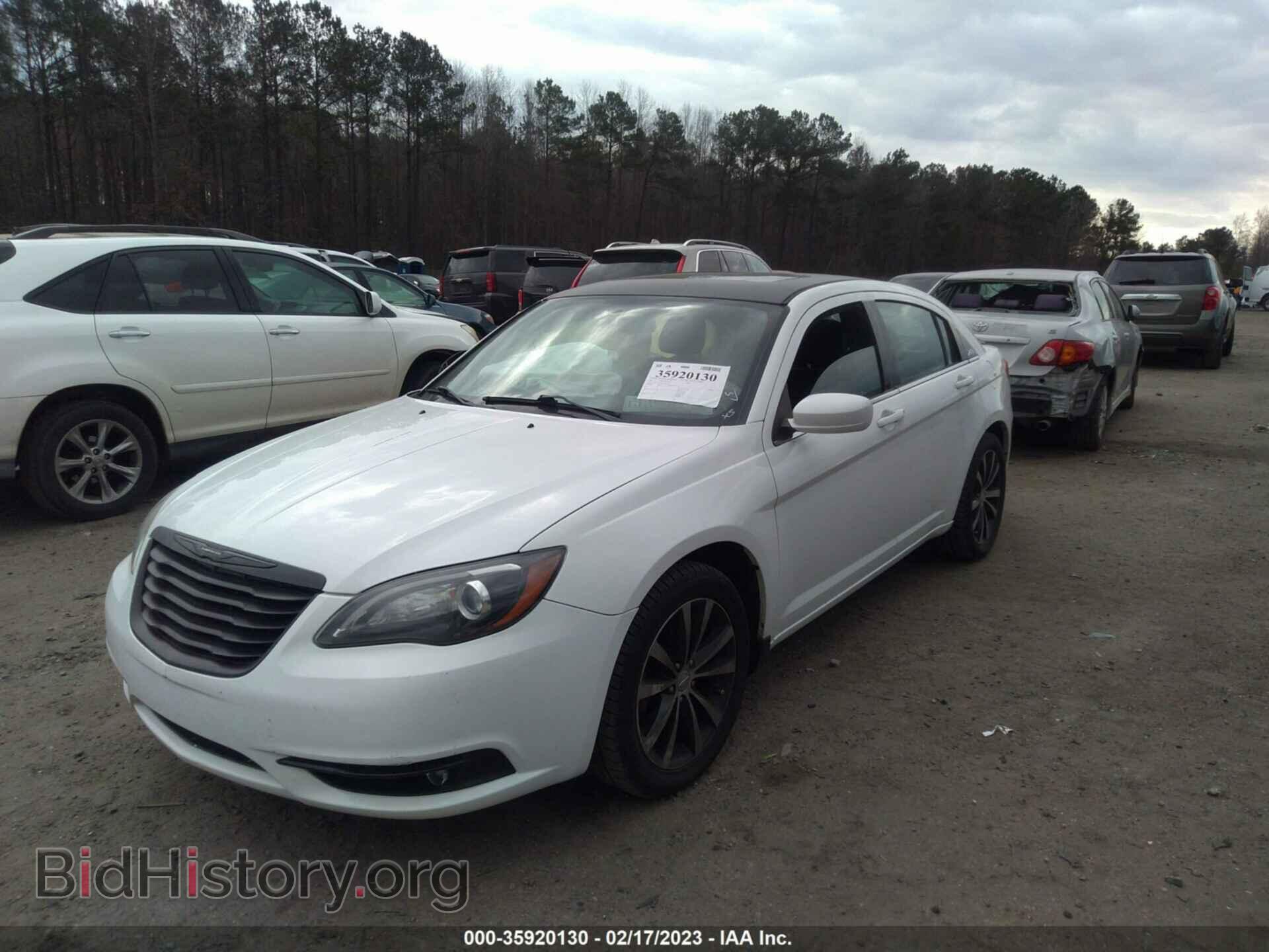 2013 CHRYSLER 200 - VIN: 1C3CCBCG5DN744943 - Фото 2