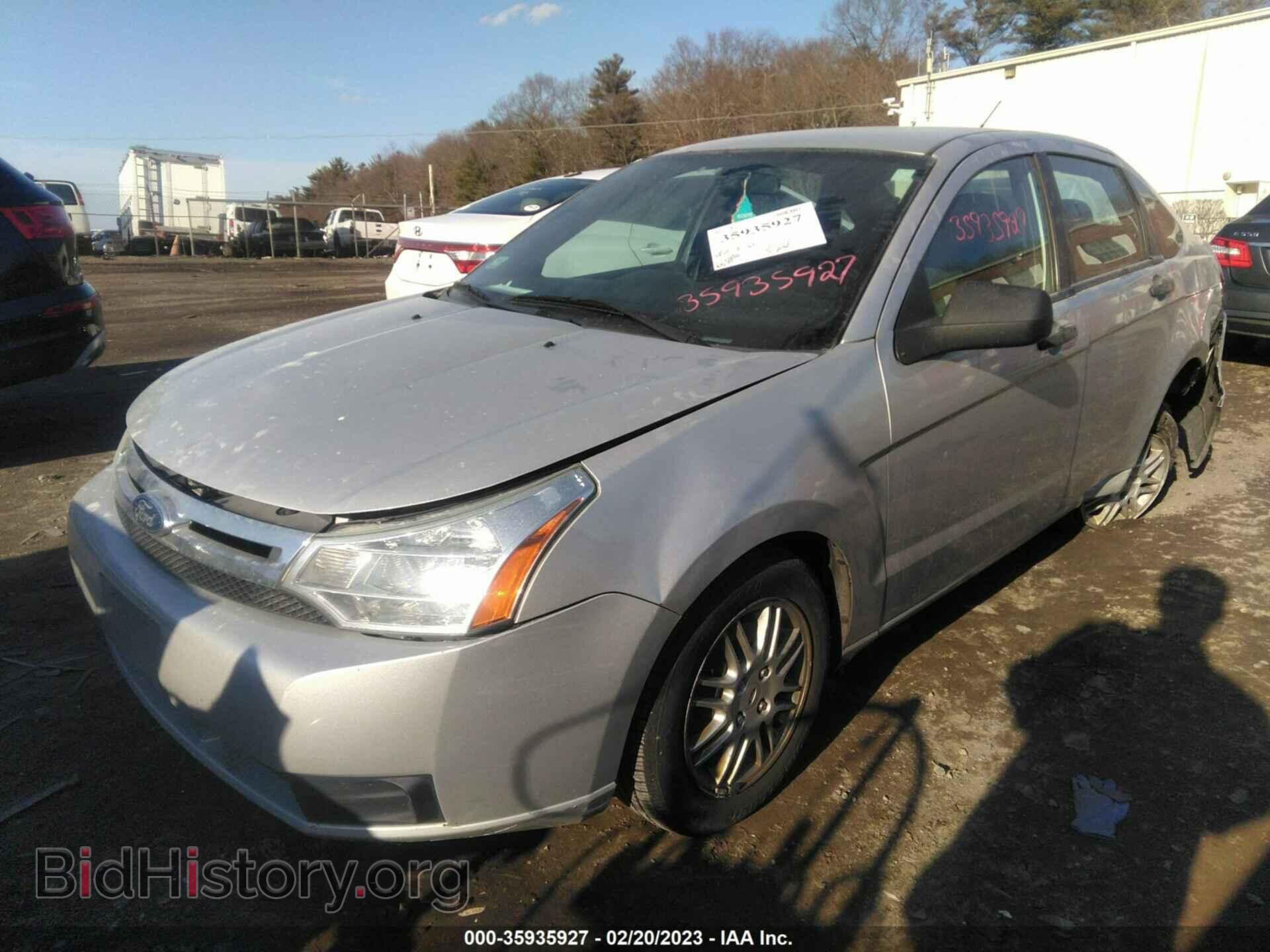 2011 FORD FOCUS - VIN: 1FAHP3FN2BW156615 - Фото 2