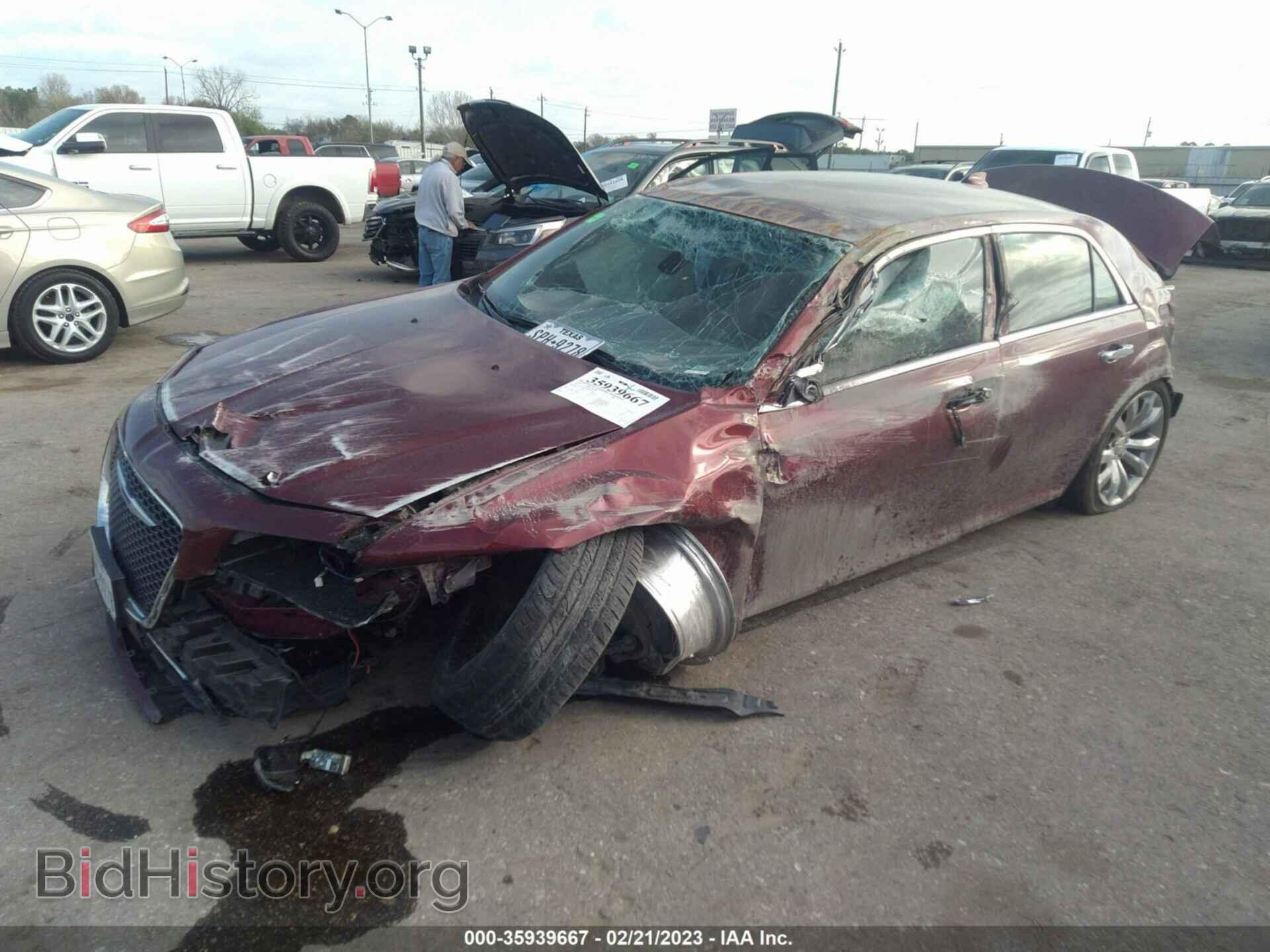 2019 CHRYSLER 300 - VIN: 2C3CCAEG9KH682962 - Фото 2