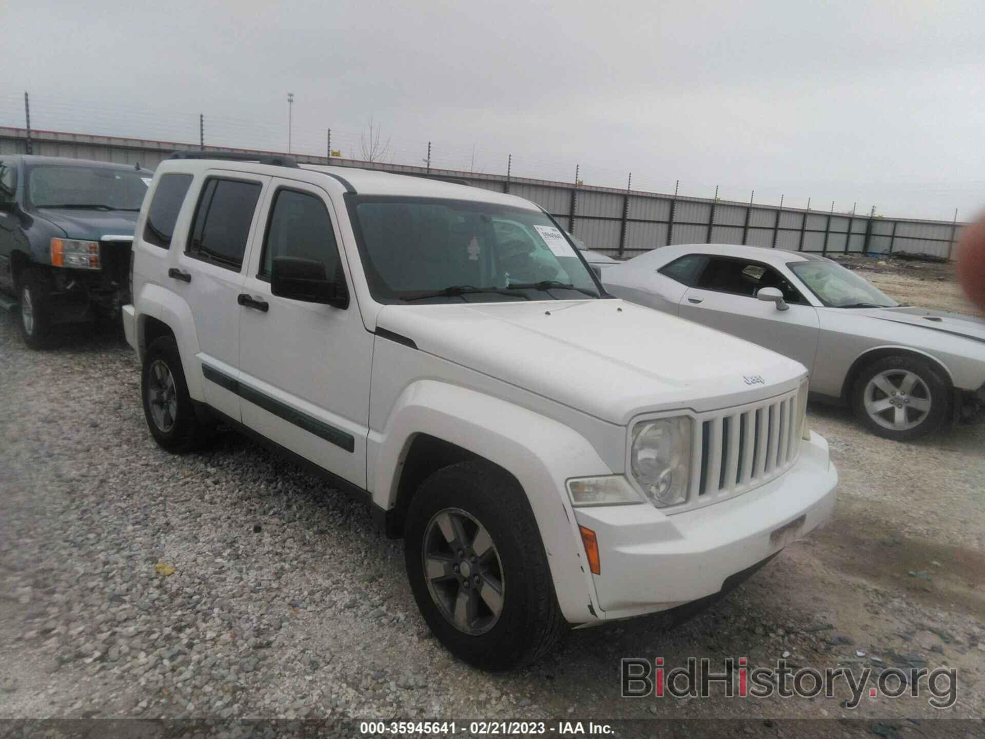 Фотография 1J8GN28KX8W103123 - JEEP LIBERTY 2008