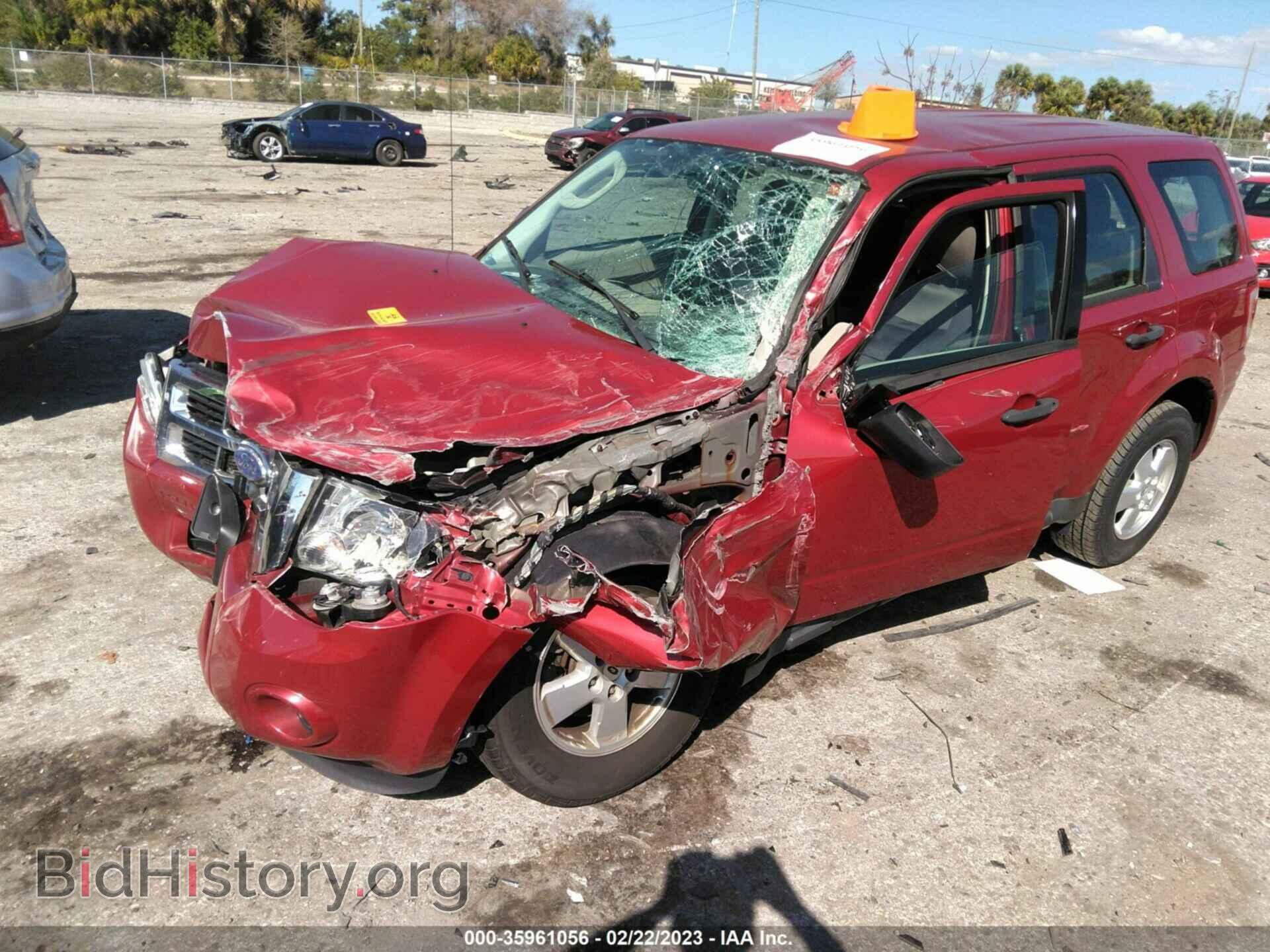 2011 FORD ESCAPE - VIN: 1FMCU0C77BKC22239 - Фото 2