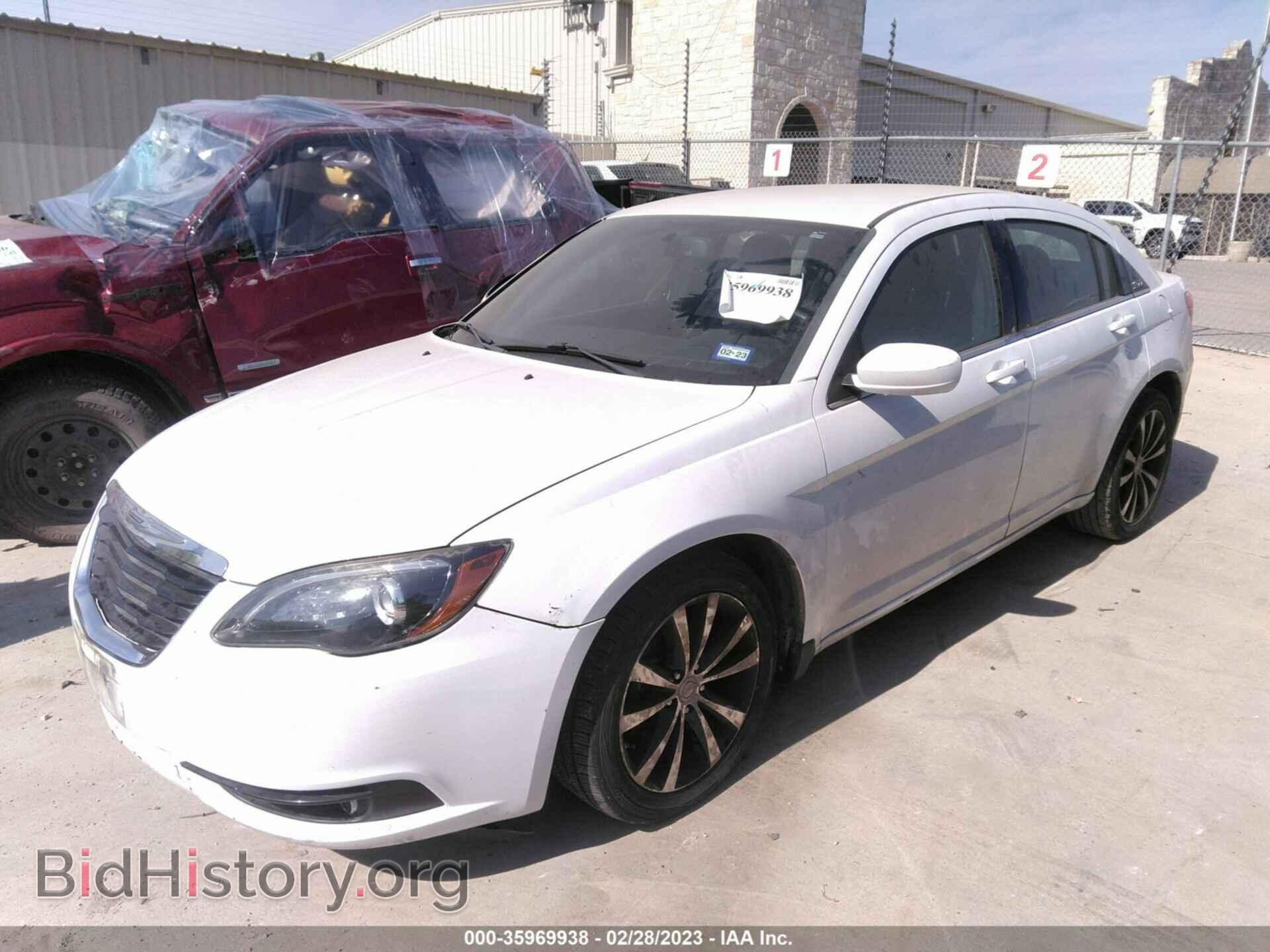 2013 CHRYSLER 200 - VIN: 1C3CCBCG6DN507040 - Фото 2