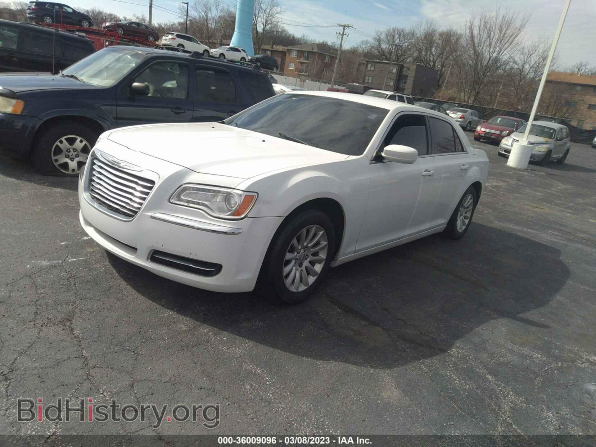2013 CHRYSLER 300 - VIN: 2C3CCAAG1DH505105 - Фото 2